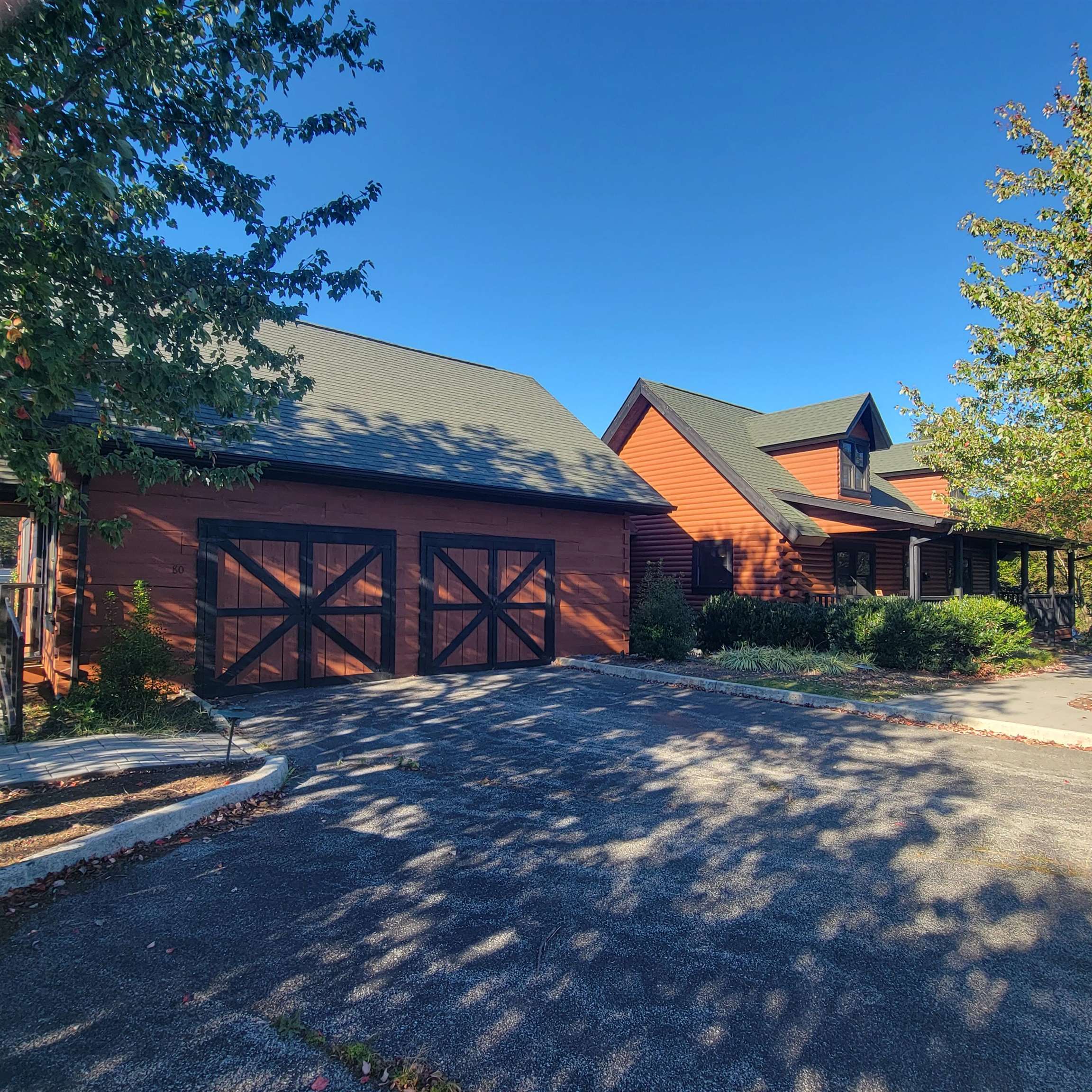 80 NE Hampton Boulevard NE