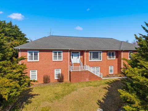 308 MEADOW Ridge Radford VA 24141