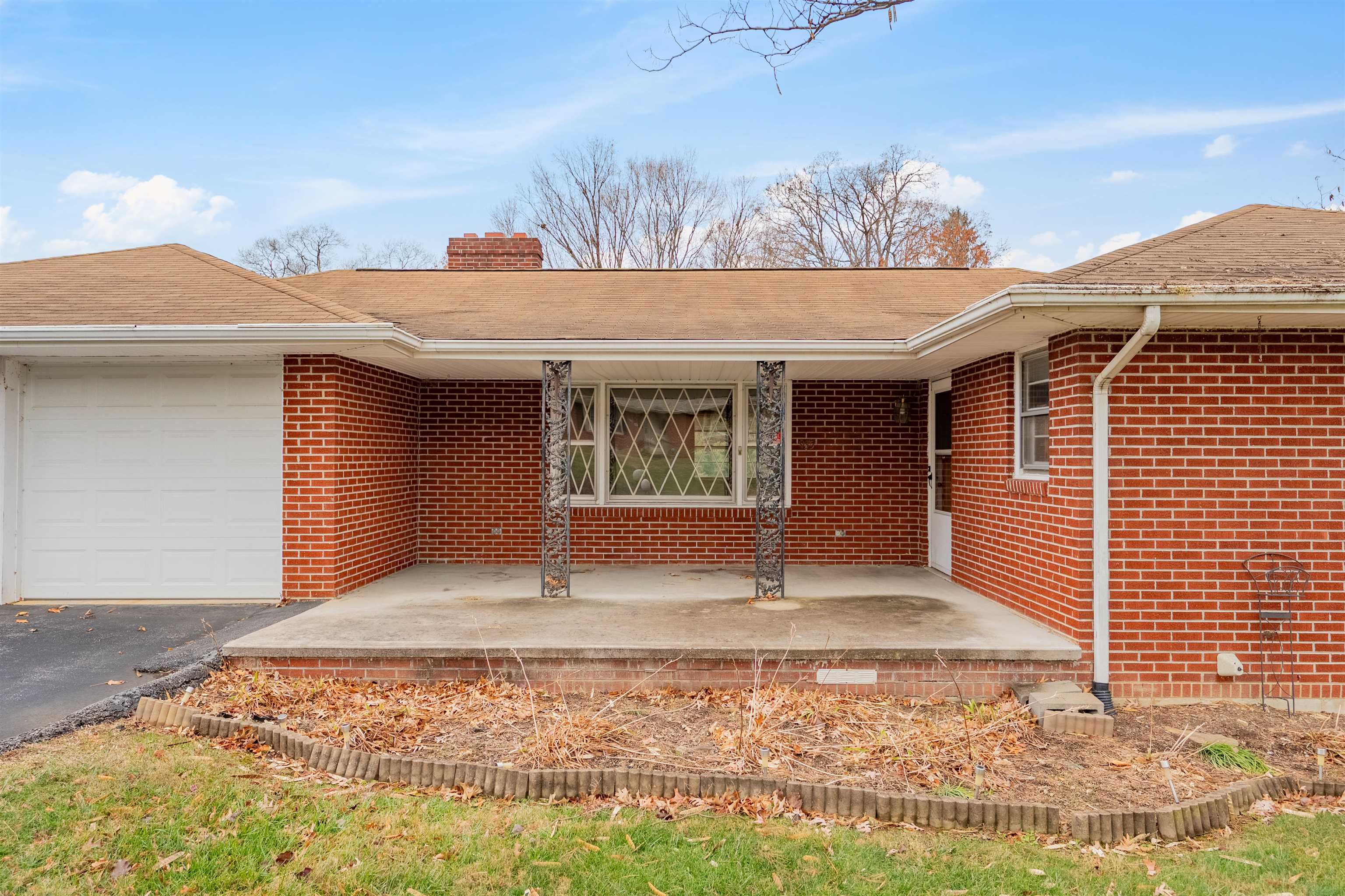 935 HUMMINGBIRD Drive SW