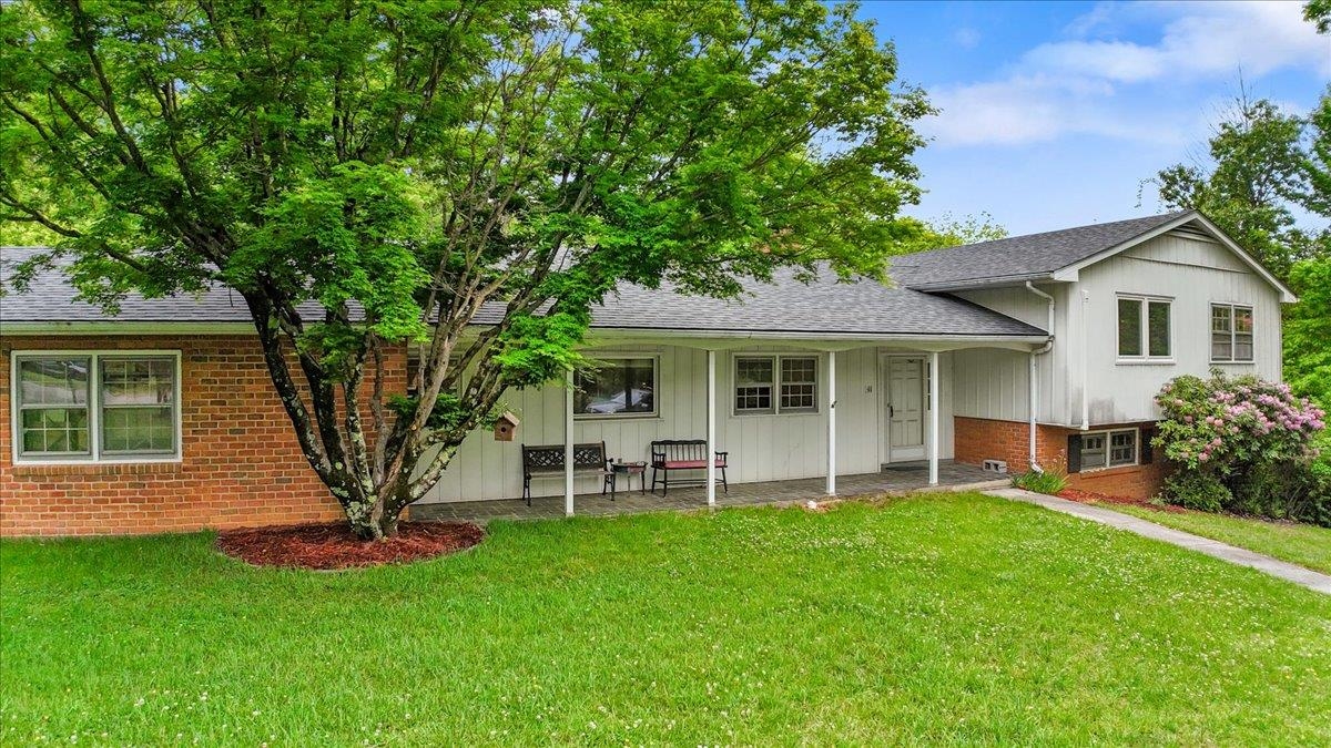 611 Landsdowne Drive