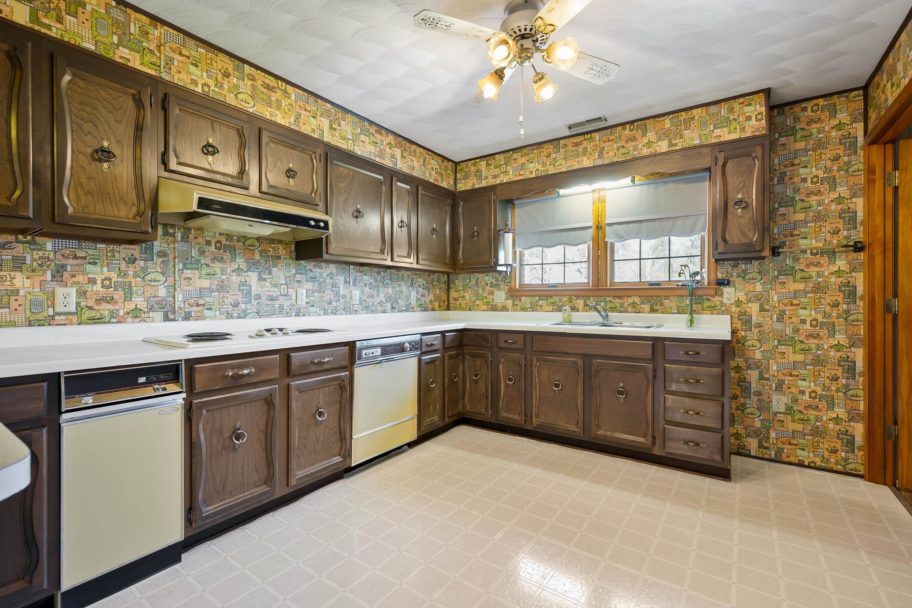 Rural Retreat, Virginia 24368, United States, 3 Bedrooms Bedrooms, ,3 BathroomsBathrooms,Residential,Pending,59132