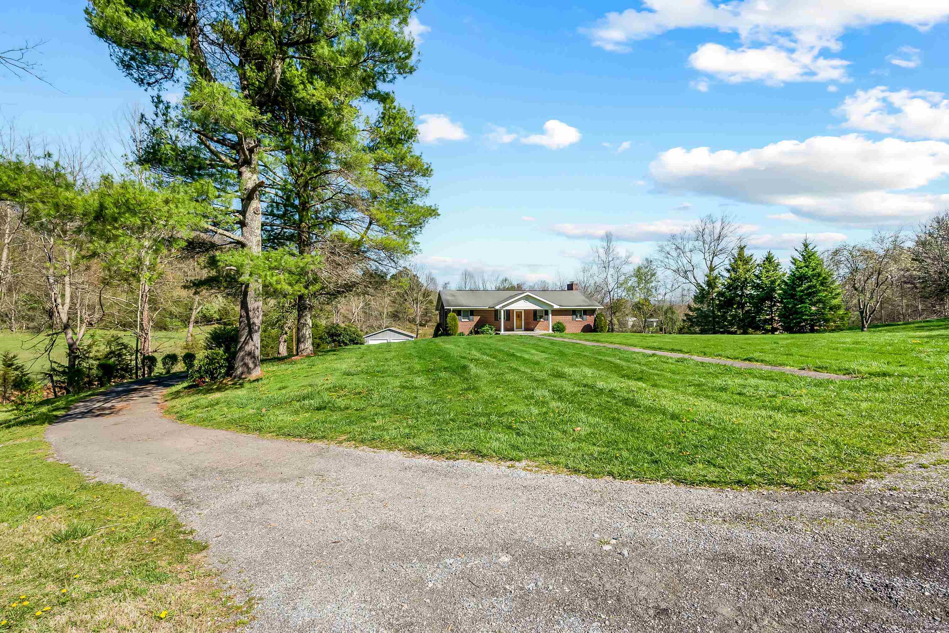 Rural Retreat, Virginia 24368, United States, 3 Bedrooms Bedrooms, ,3 BathroomsBathrooms,Residential,Pending,59132