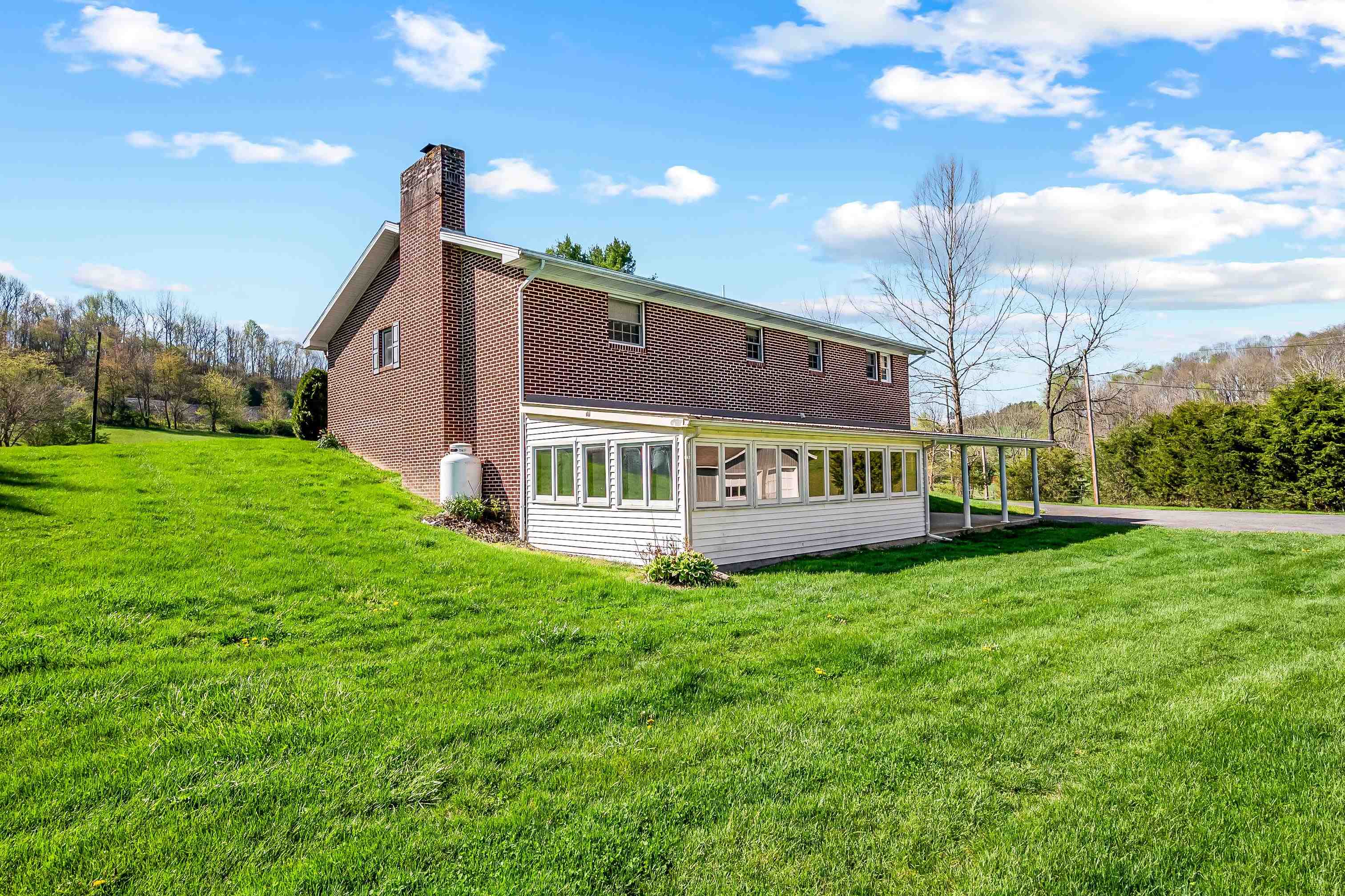 Rural Retreat, Virginia 24368, United States, 3 Bedrooms Bedrooms, ,3 BathroomsBathrooms,Residential,Pending,59132