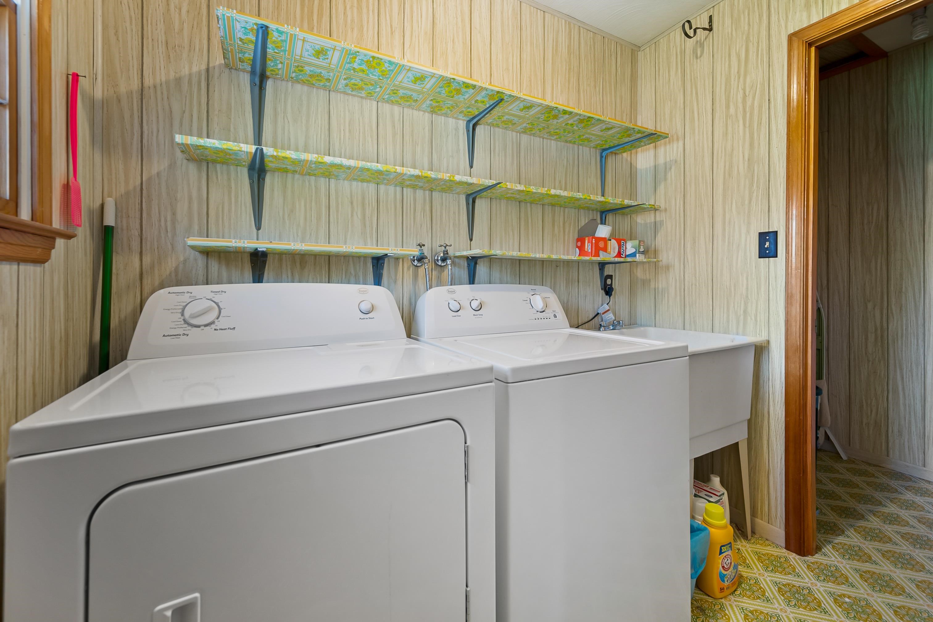 Rural Retreat, Virginia 24368, United States, 3 Bedrooms Bedrooms, ,3 BathroomsBathrooms,Residential,Pending,59132