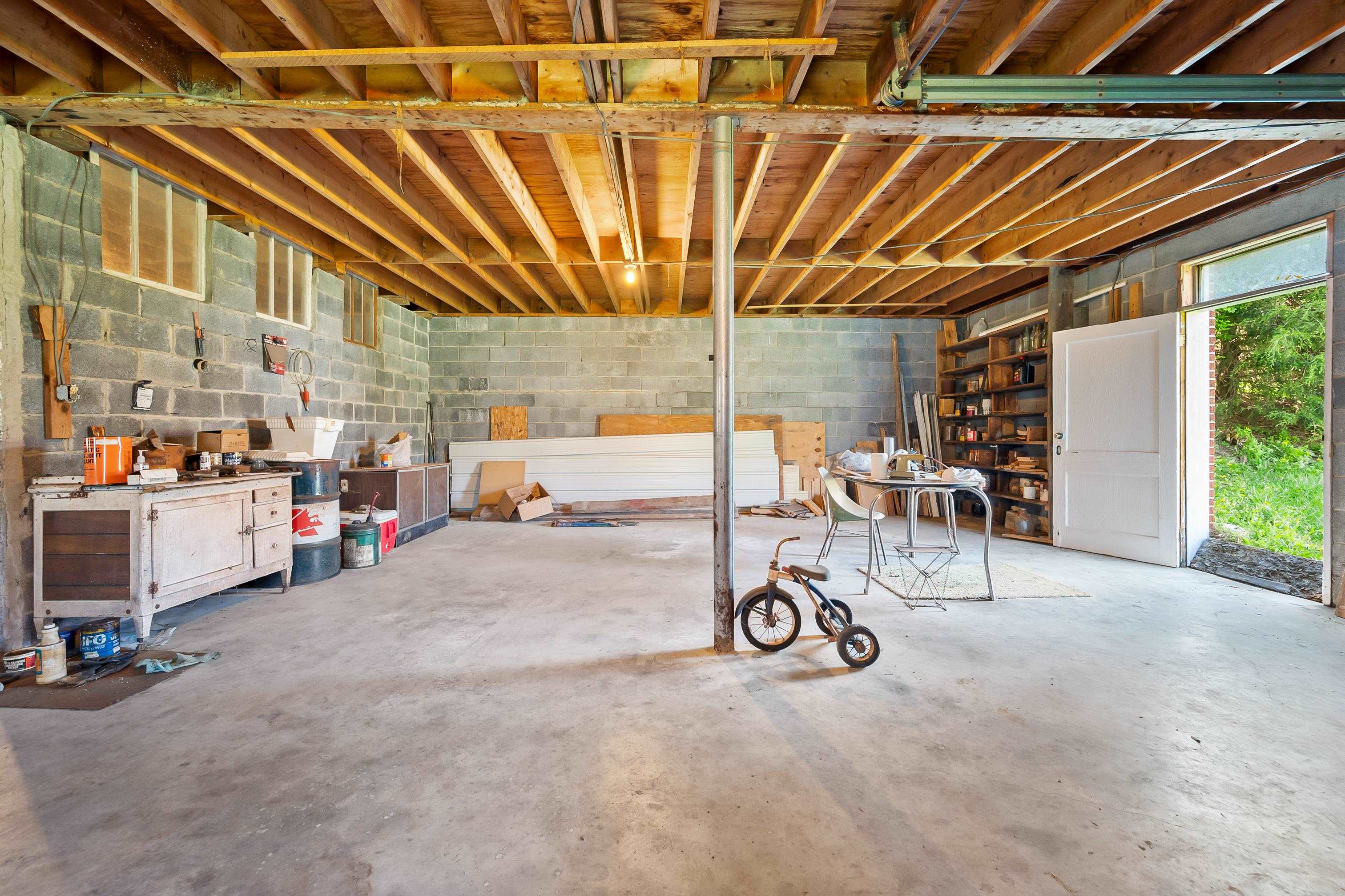 Rural Retreat, Virginia 24368, United States, 3 Bedrooms Bedrooms, ,3 BathroomsBathrooms,Residential,Pending,59132