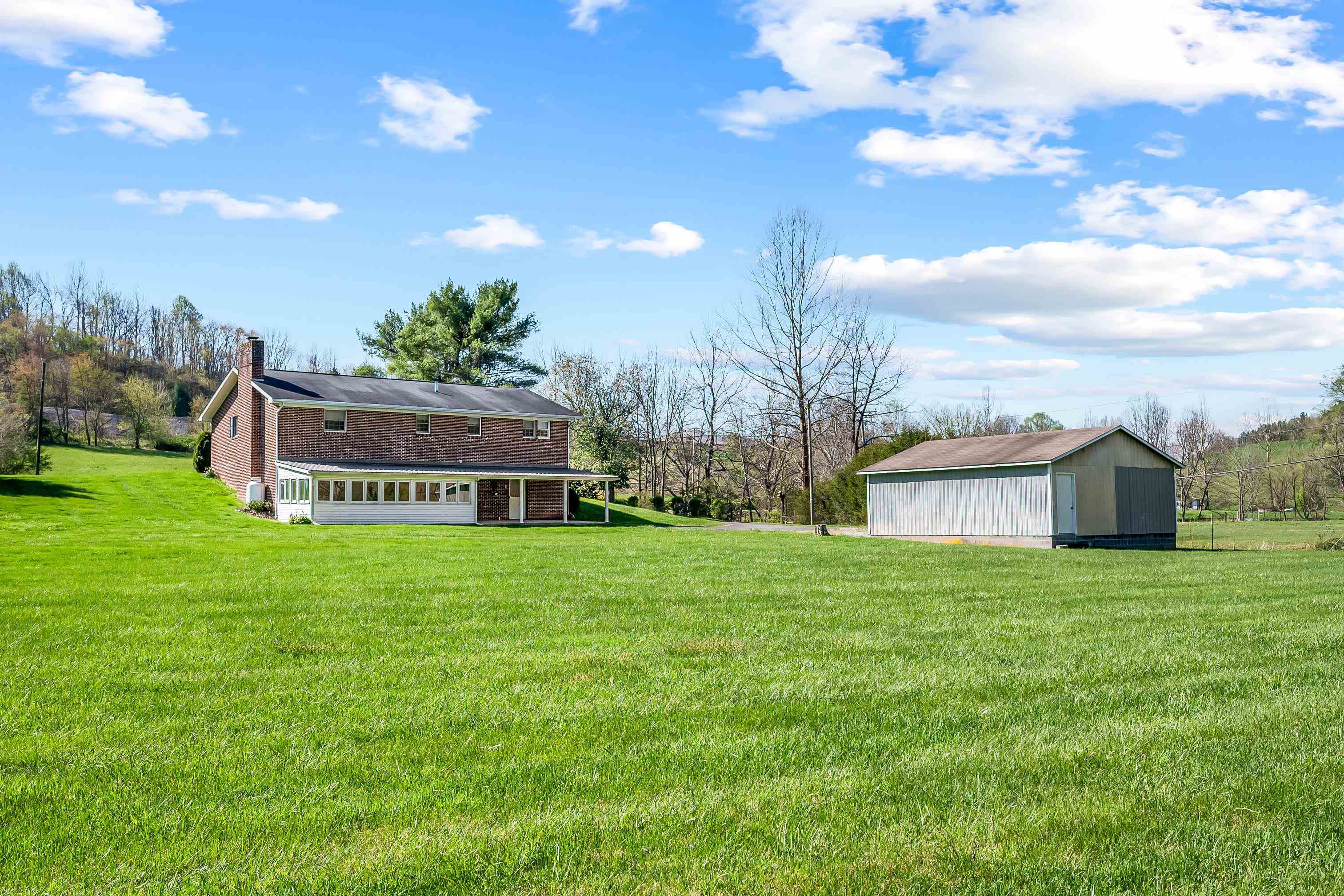 Rural Retreat, Virginia 24368, United States, 3 Bedrooms Bedrooms, ,3 BathroomsBathrooms,Residential,Pending,59132