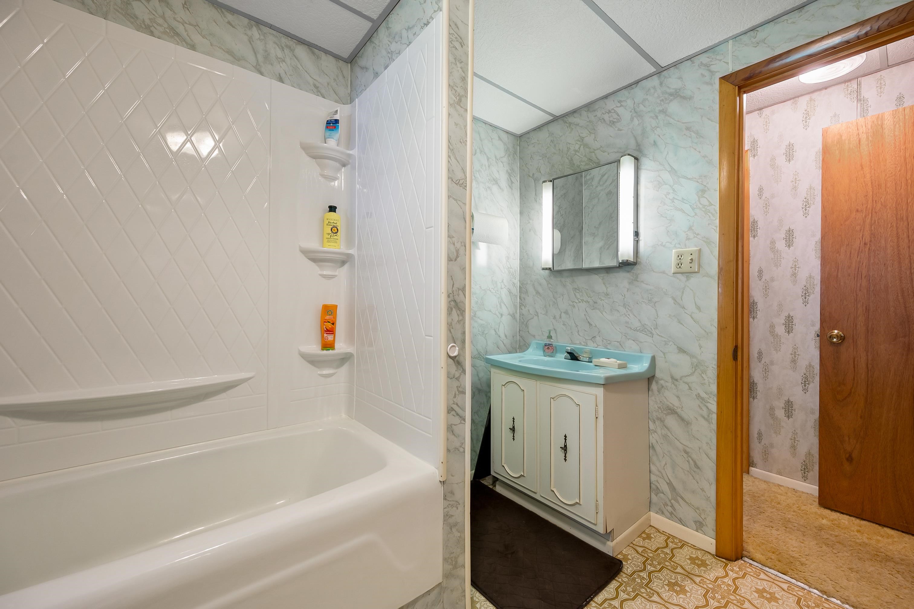 Rural Retreat, Virginia 24368, United States, 3 Bedrooms Bedrooms, ,3 BathroomsBathrooms,Residential,Pending,59132