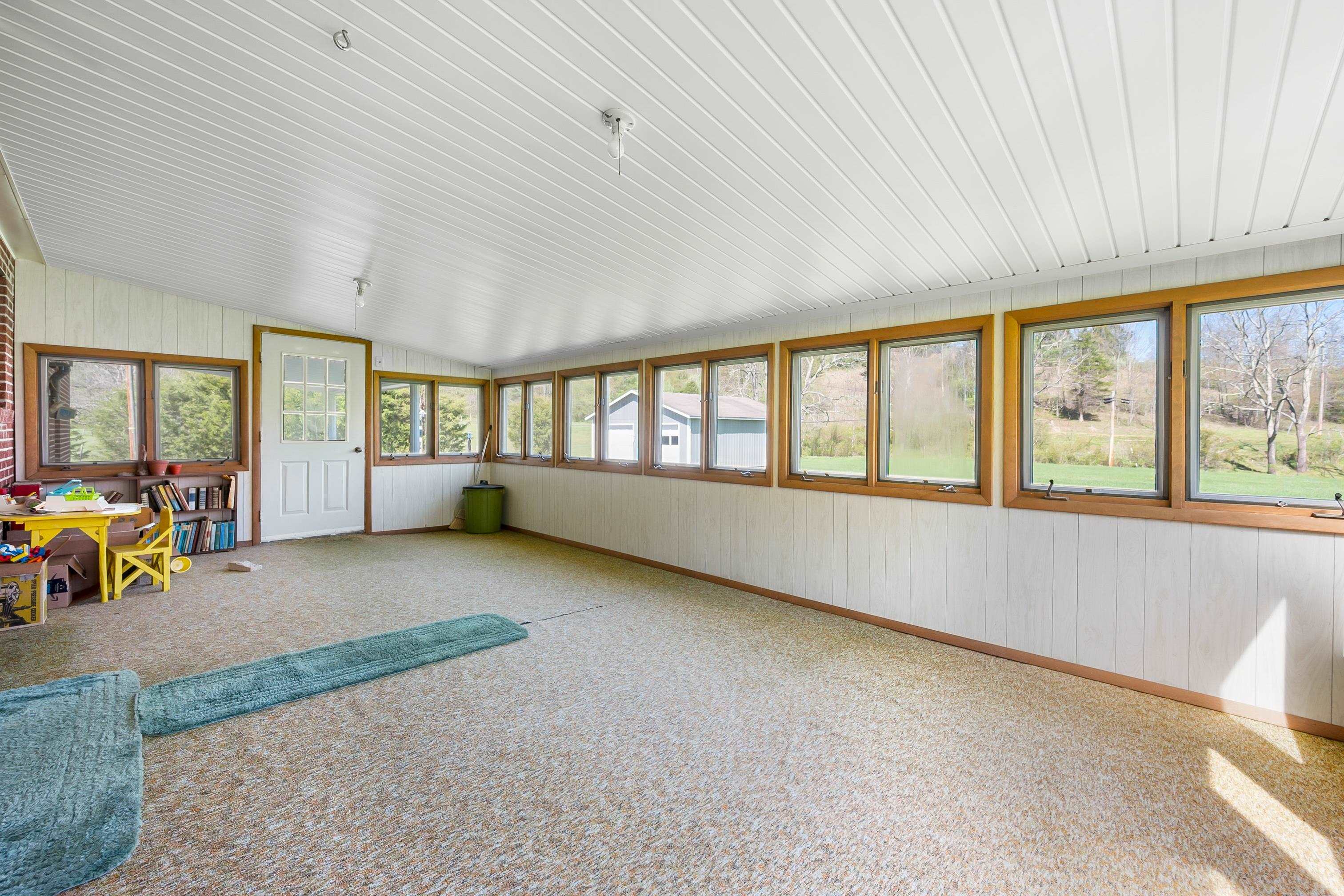 Rural Retreat, Virginia 24368, United States, 3 Bedrooms Bedrooms, ,3 BathroomsBathrooms,Residential,Pending,59132