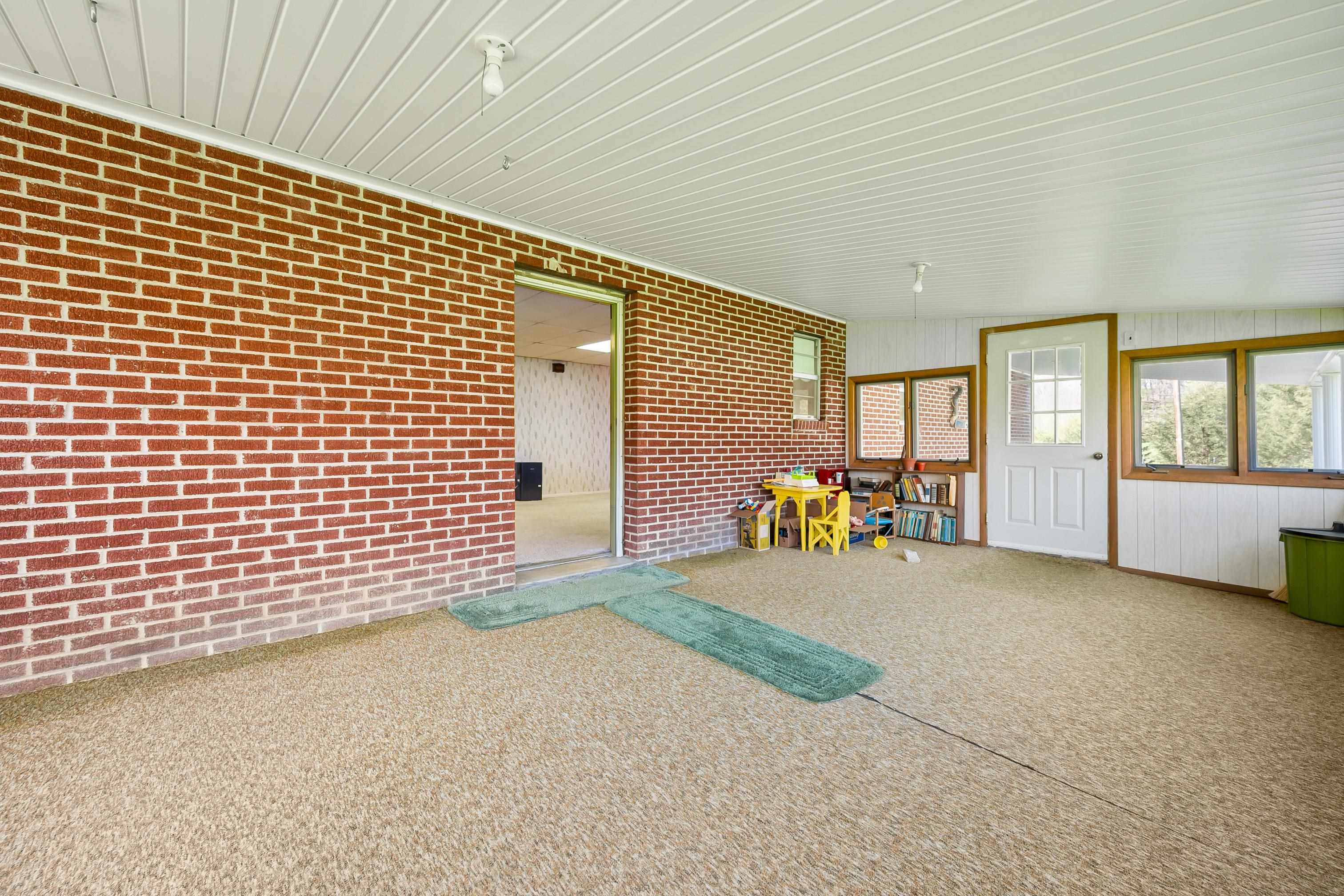 Rural Retreat, Virginia 24368, United States, 3 Bedrooms Bedrooms, ,3 BathroomsBathrooms,Residential,Pending,59132