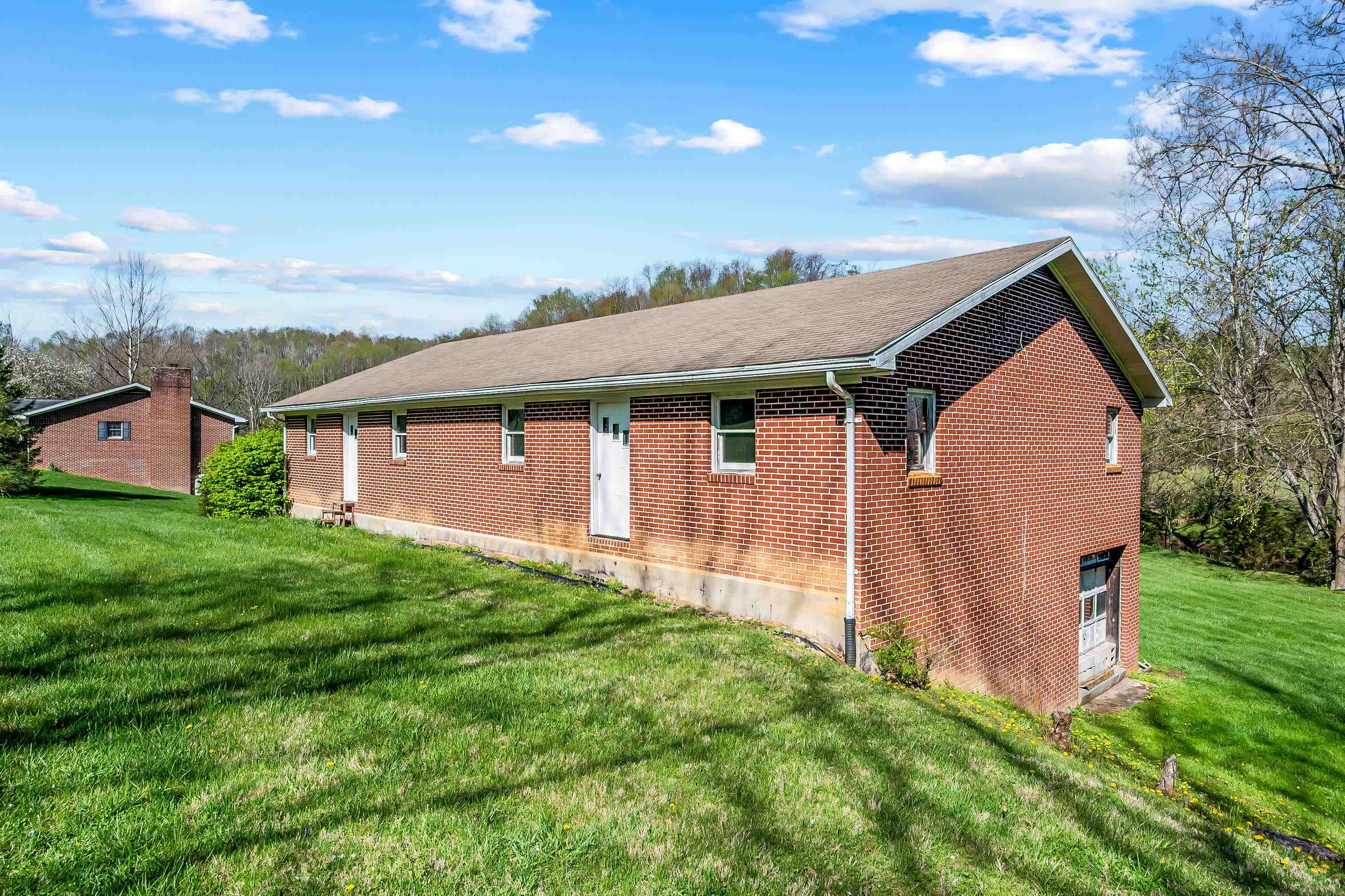 Rural Retreat, Virginia 24368, United States, 3 Bedrooms Bedrooms, ,3 BathroomsBathrooms,Residential,Pending,59132