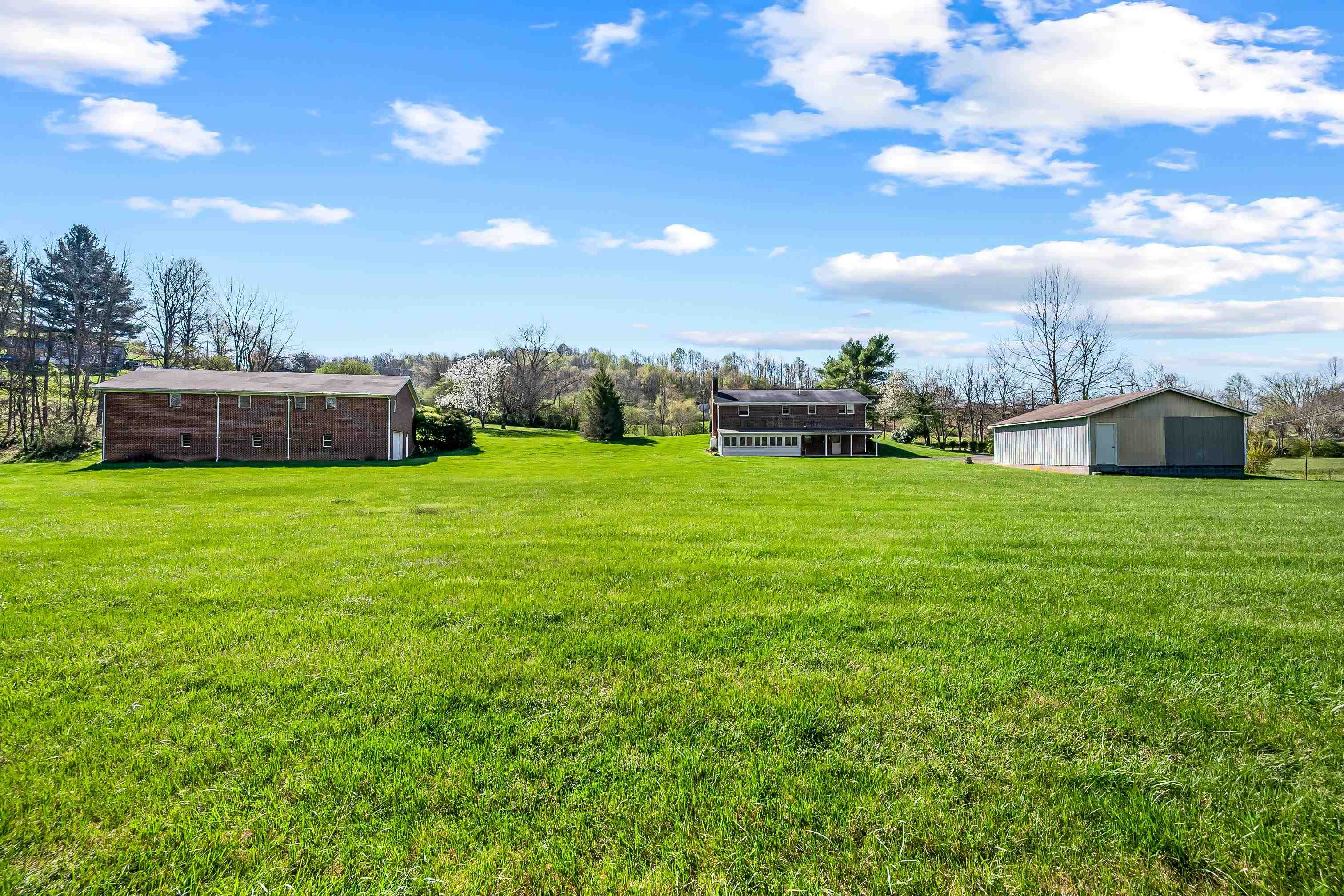Rural Retreat, Virginia 24368, United States, 3 Bedrooms Bedrooms, ,3 BathroomsBathrooms,Residential,Pending,59132