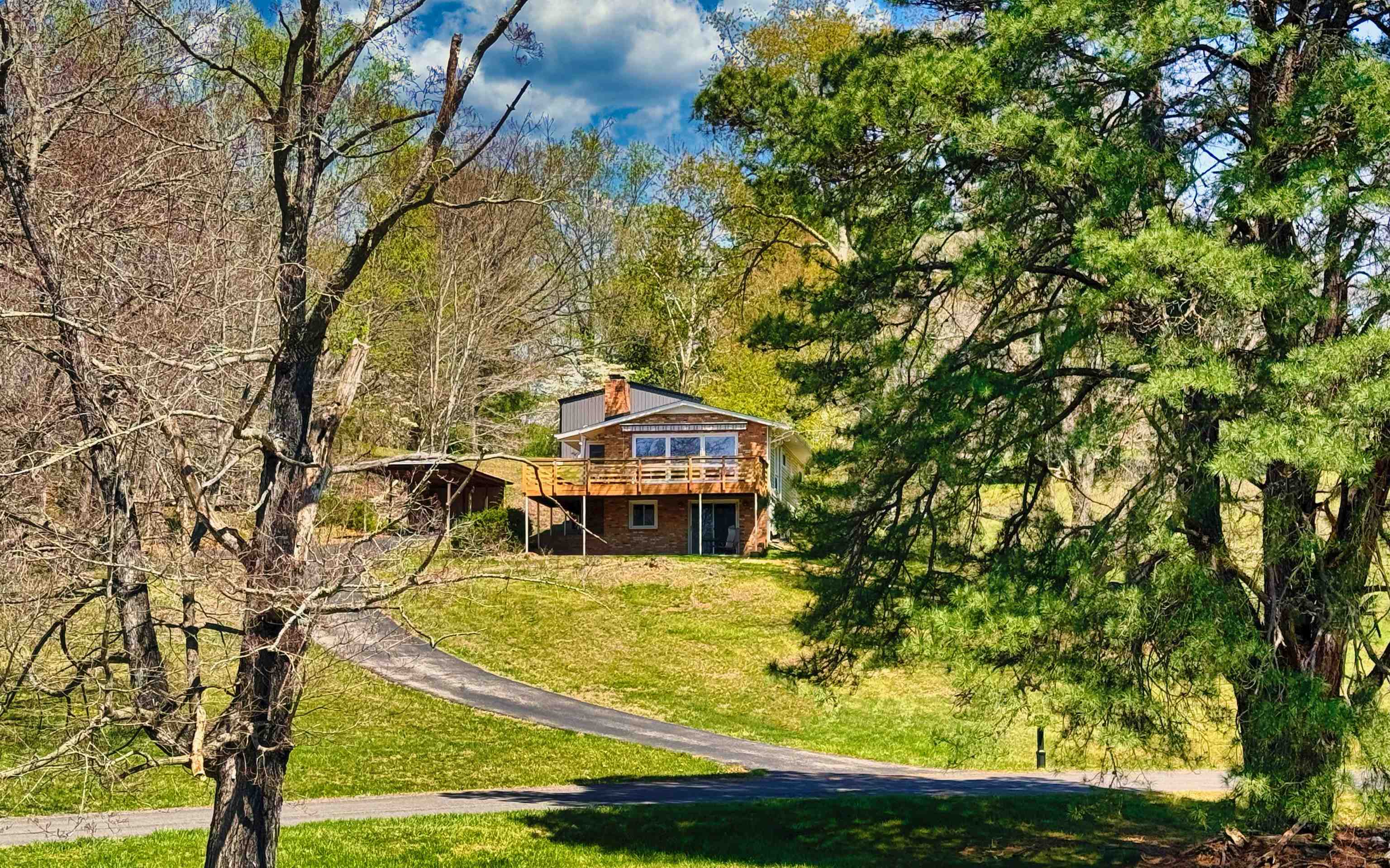 6738 LAKE Drive