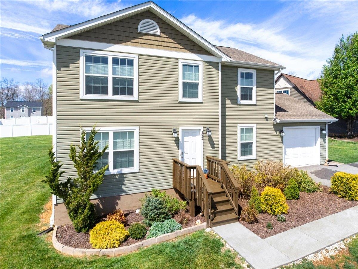 152 PRAIRIE VIEW Lane