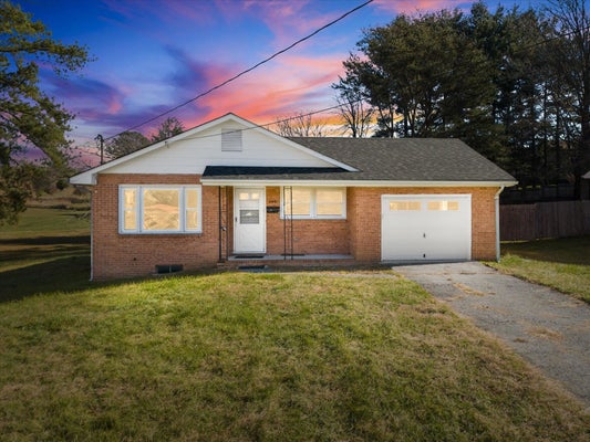 408 HALE ST, PEARISBURG, VA 24134 - Image 316e0d48ce0f3a03c9417a9fd5815aae/244915744