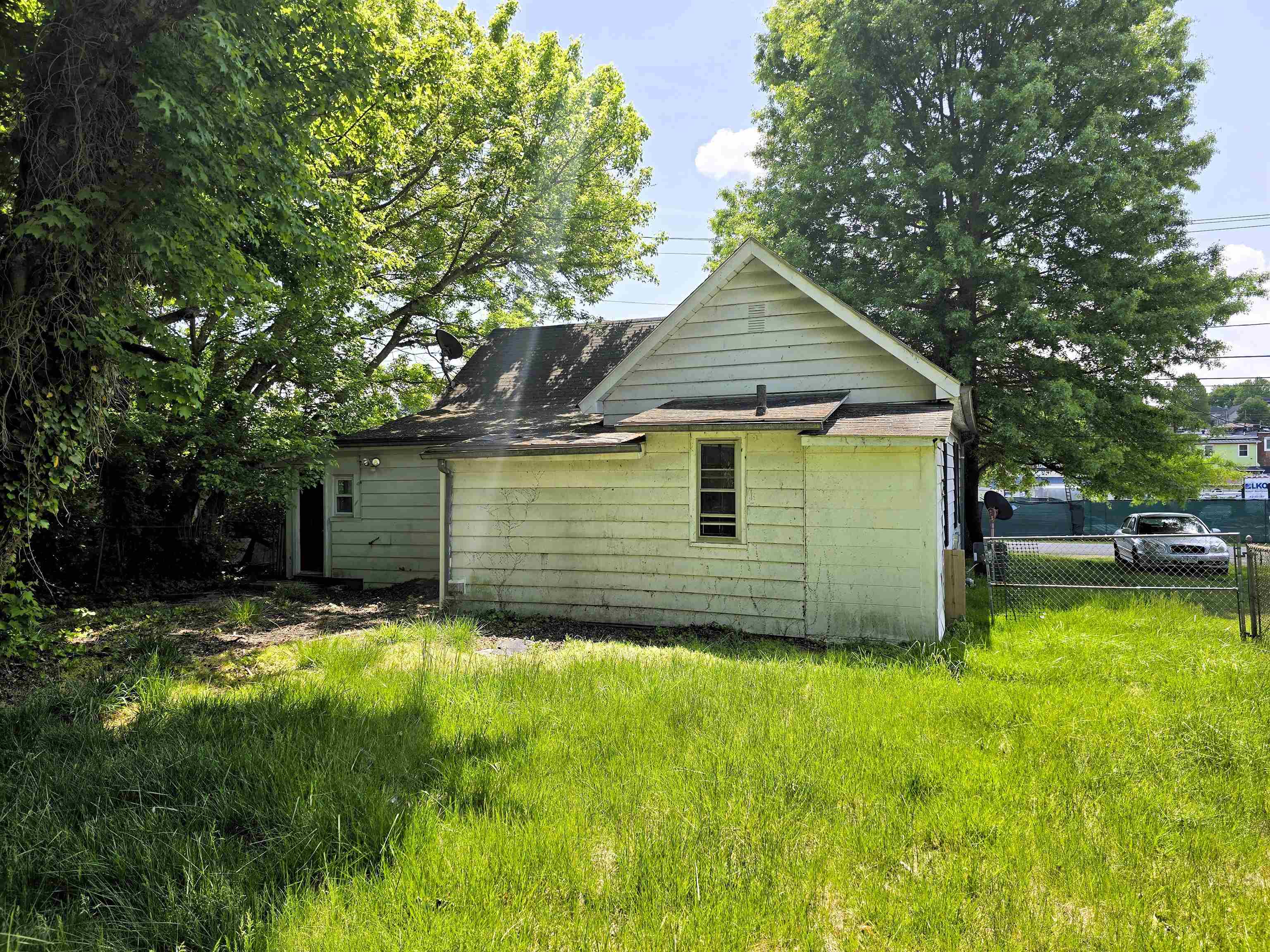 1104 WEST Street