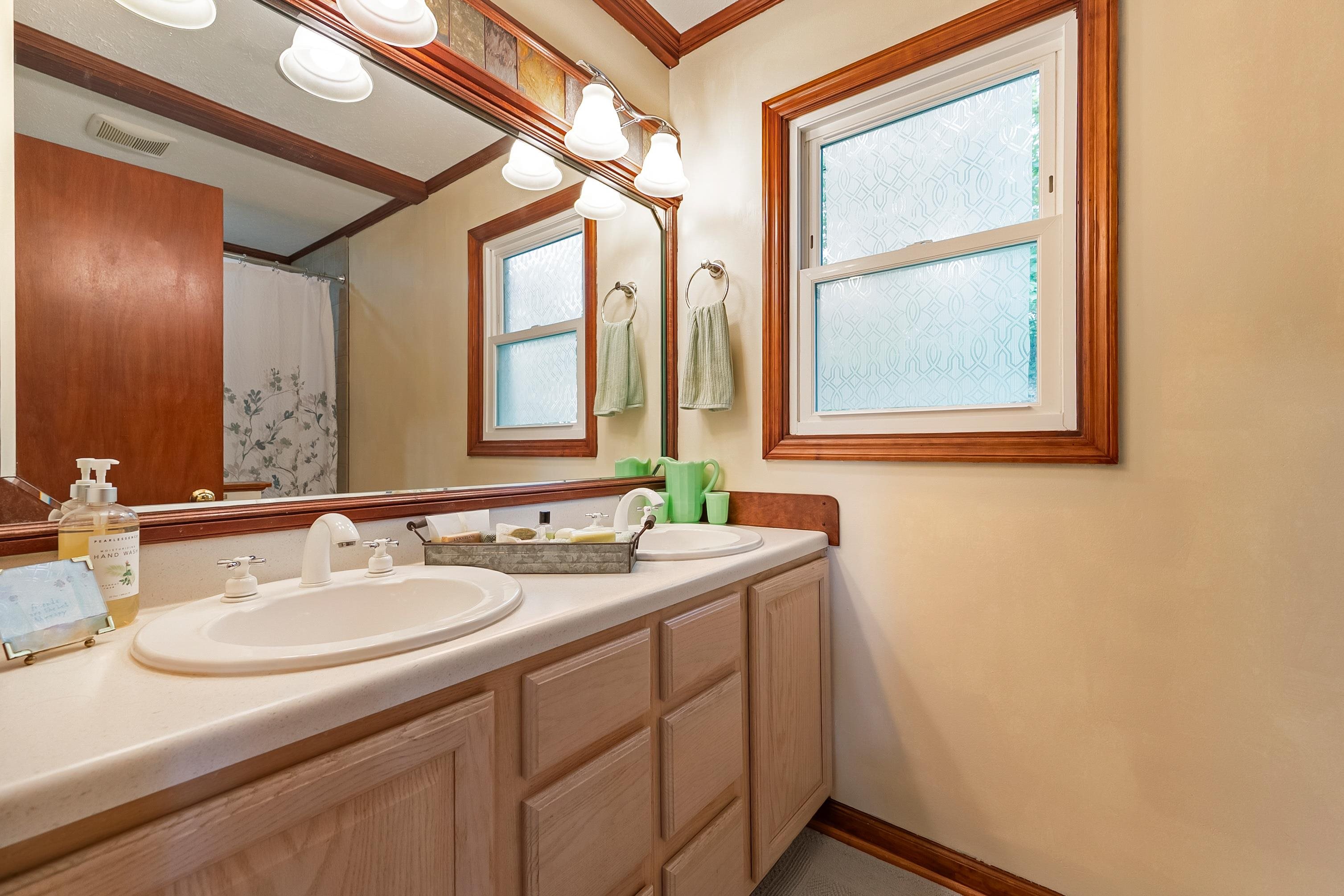 Christiansburg, Virginia 24073, United States, 3 Bedrooms Bedrooms, ,3 BathroomsBathrooms,Residential,Pending,195789