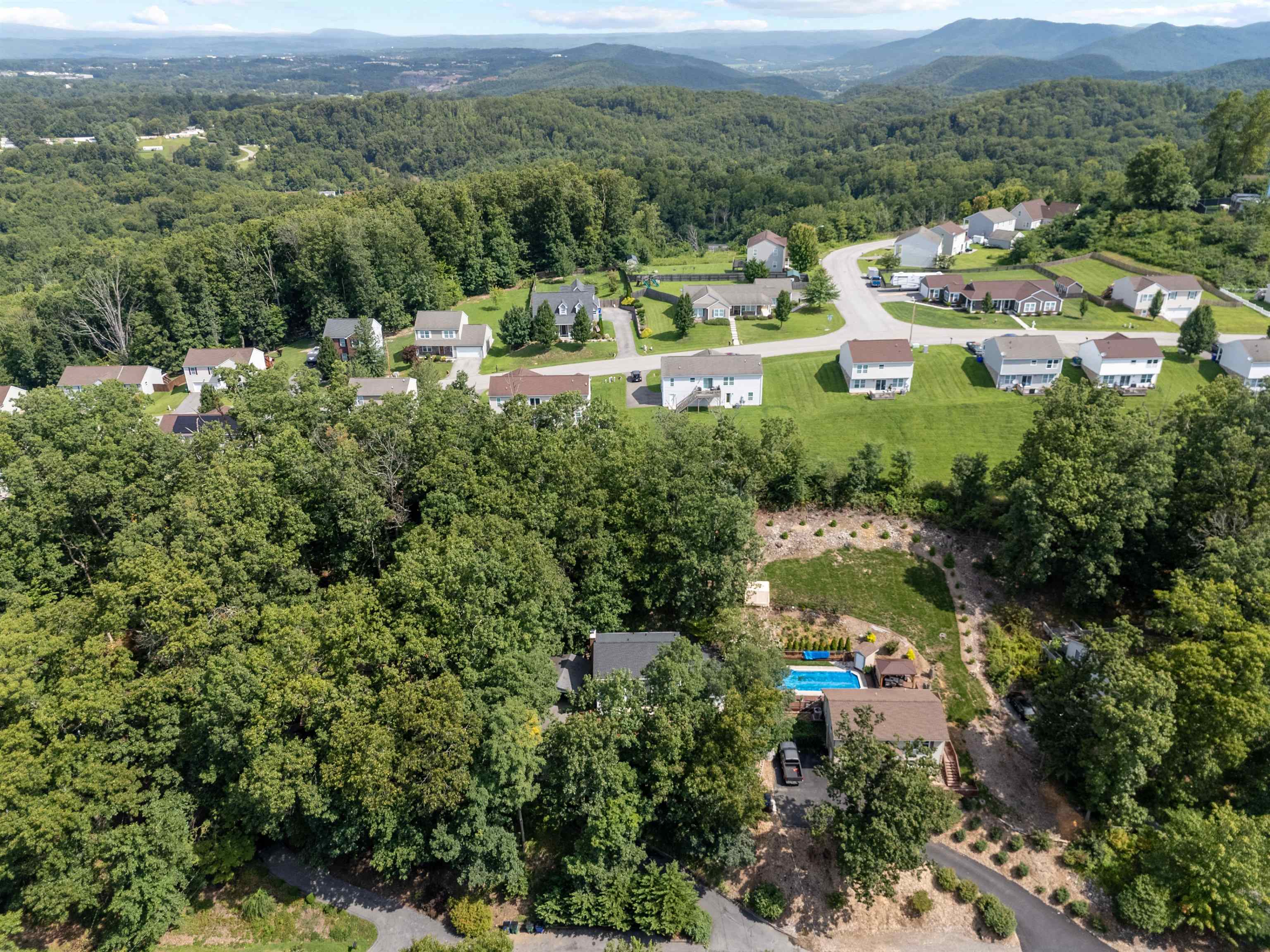 Christiansburg, Virginia 24073, United States, 3 Bedrooms Bedrooms, ,3 BathroomsBathrooms,Residential,Pending,195789