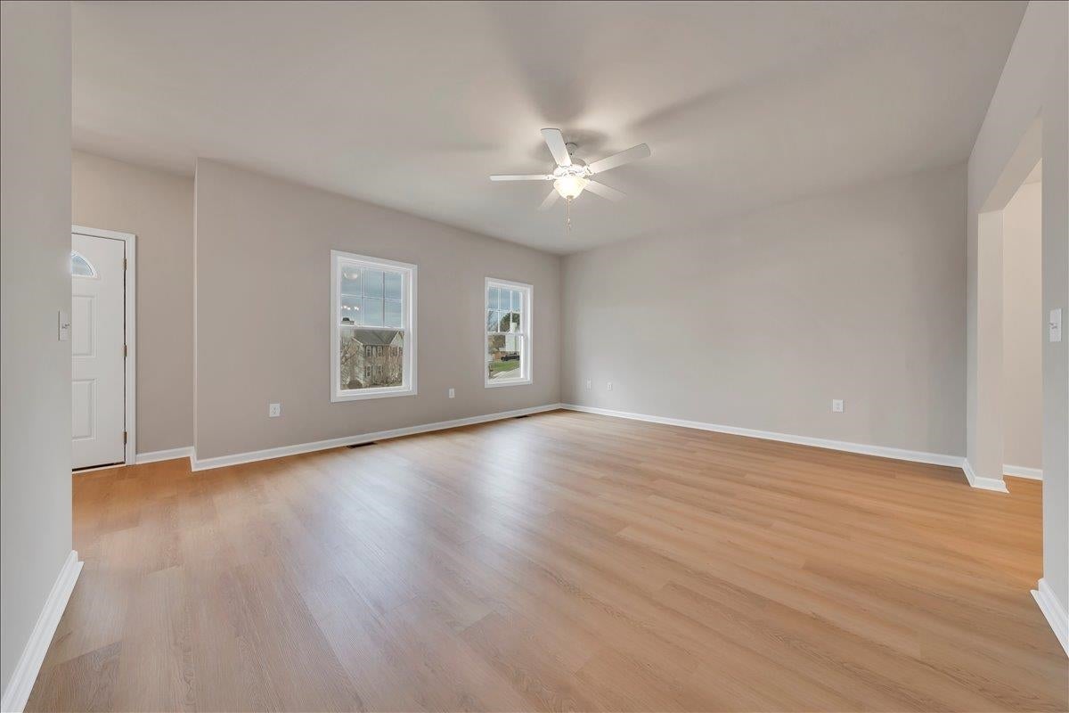 1585 Kensington Way NW