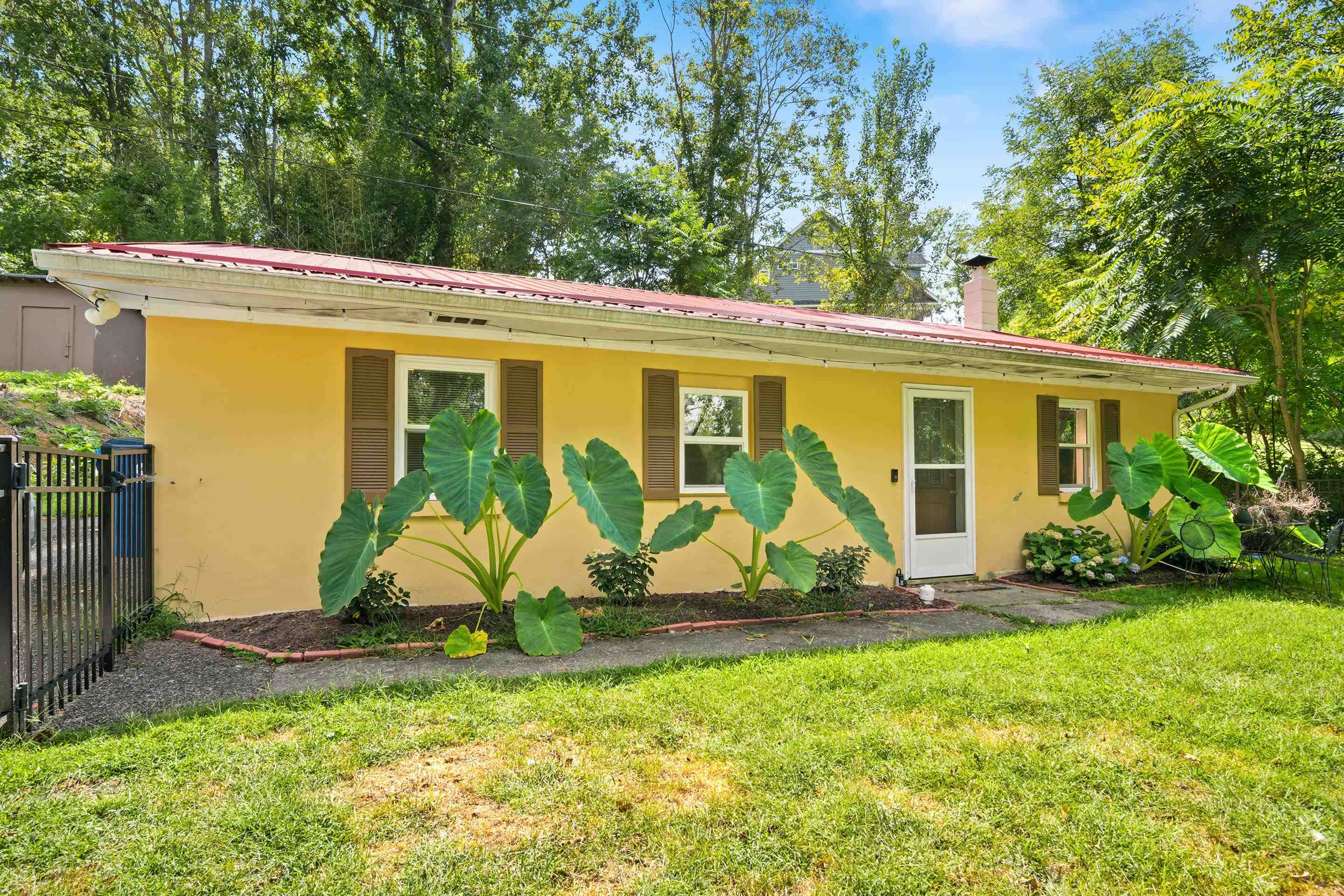 1007 Redbud Road