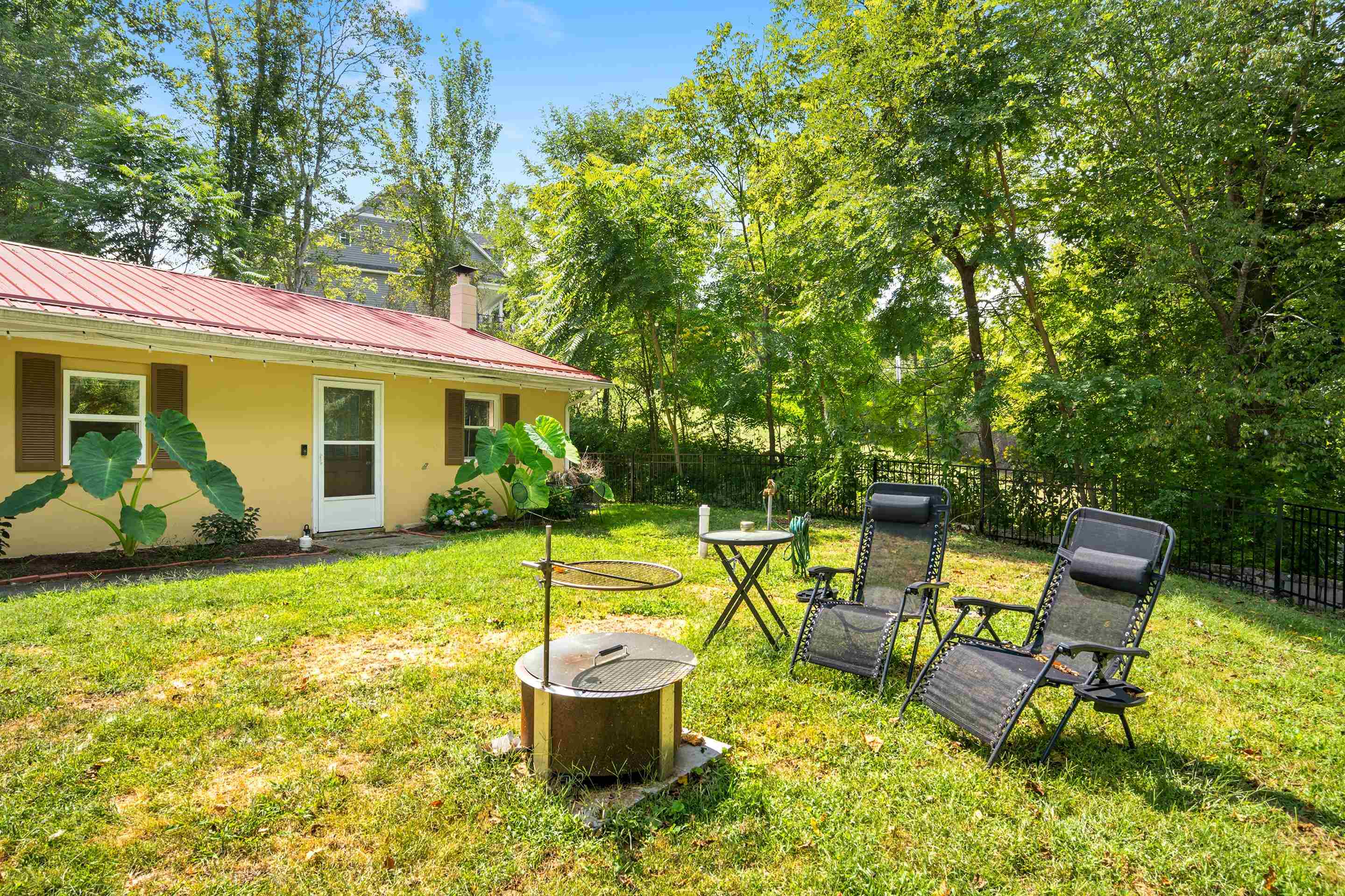 1007 Redbud Road