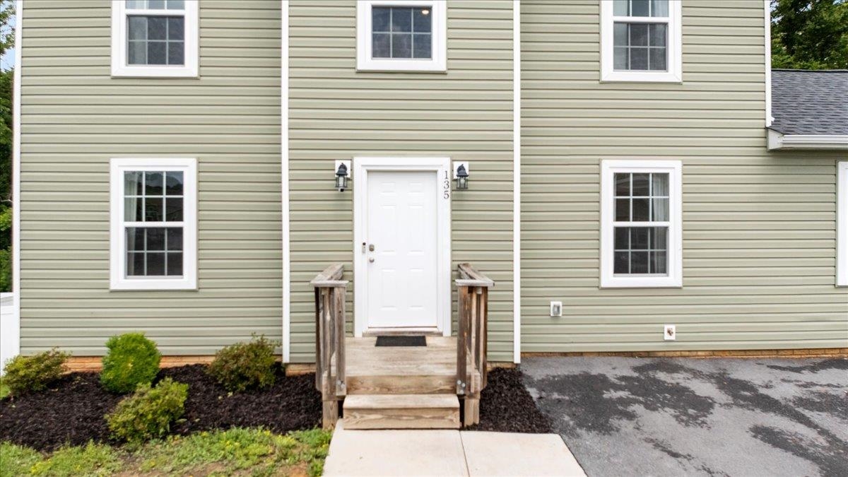 135 PRAIRIE VIEW Lane