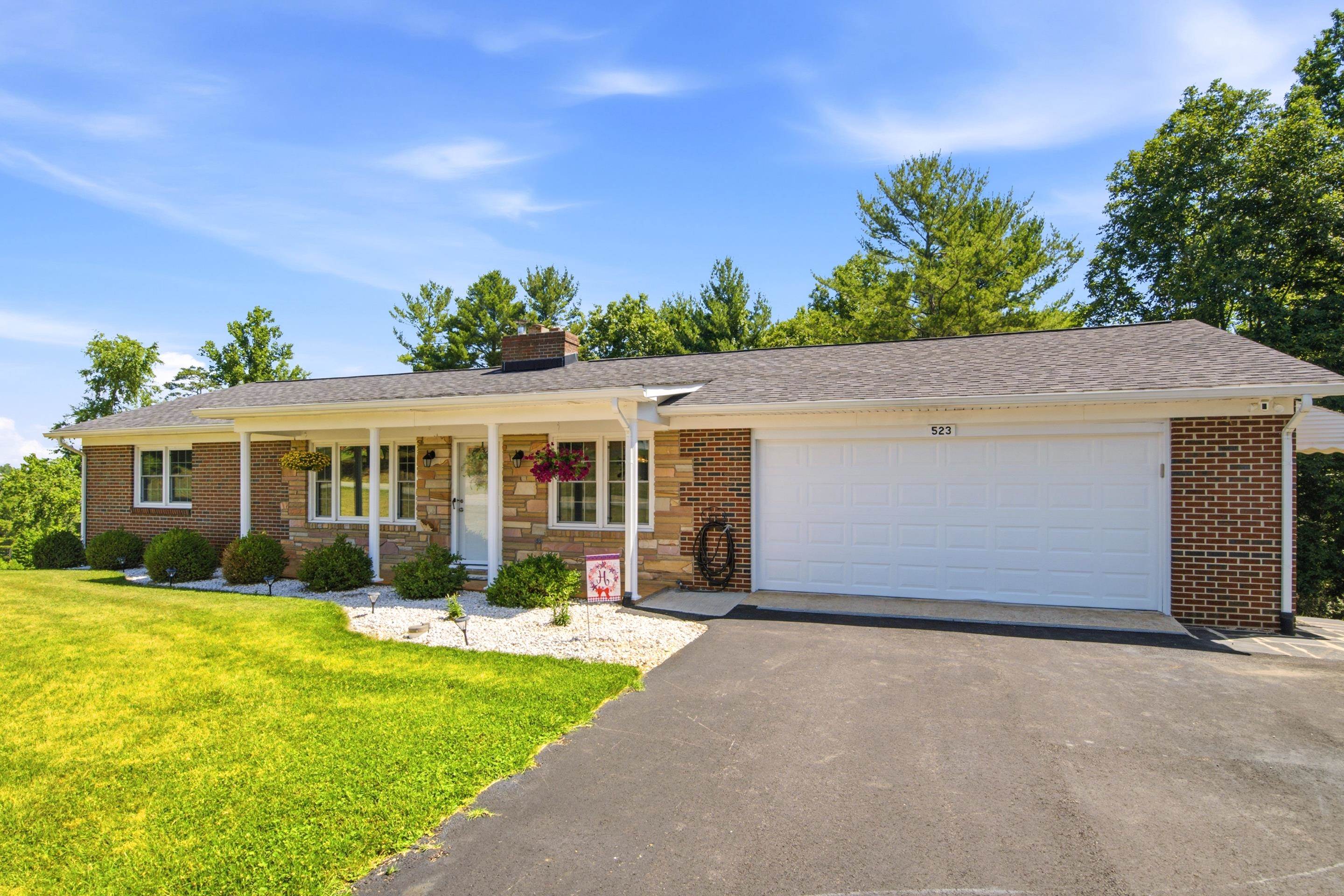 523 Christiansburg Pike NE