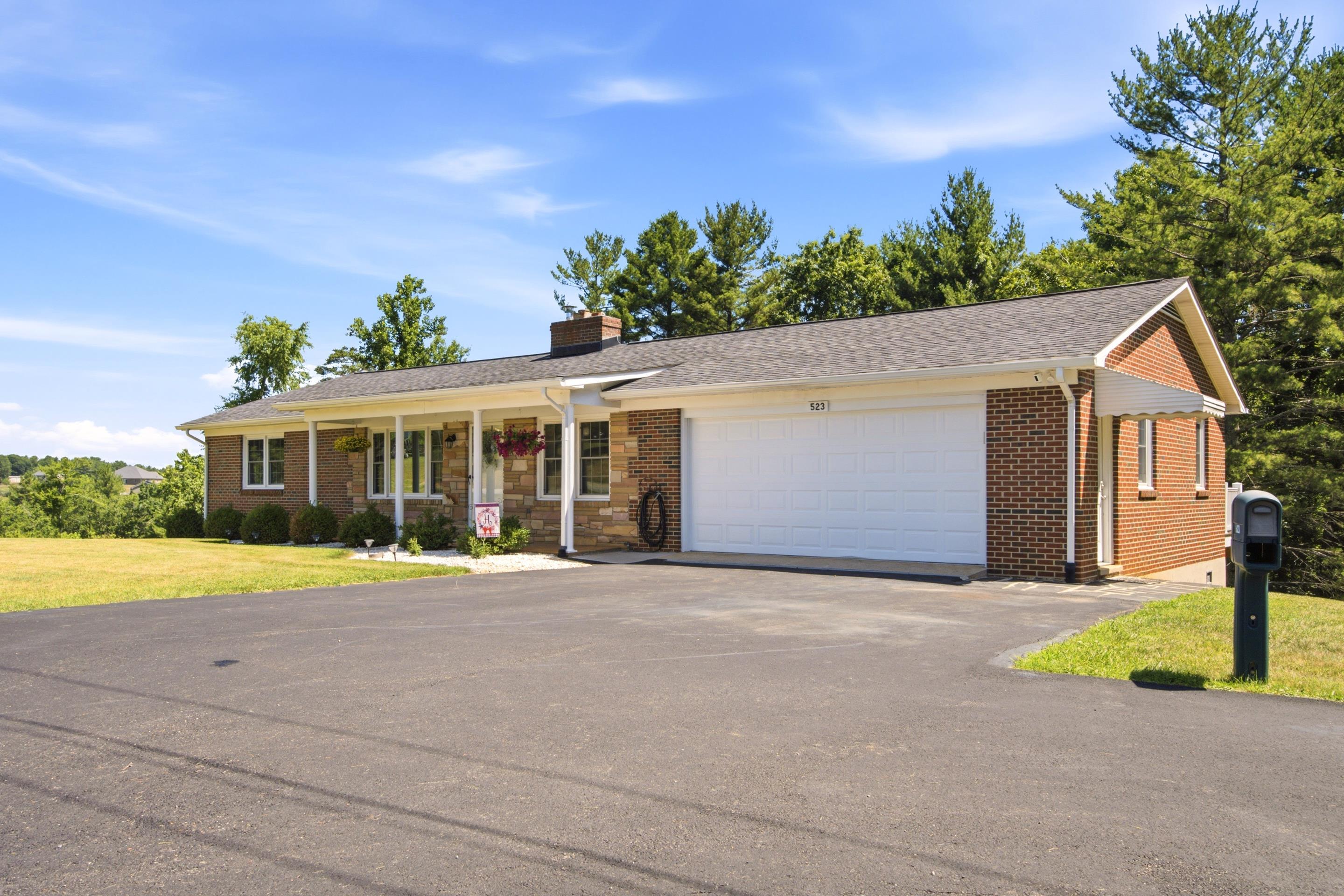 523 Christiansburg Pike NE