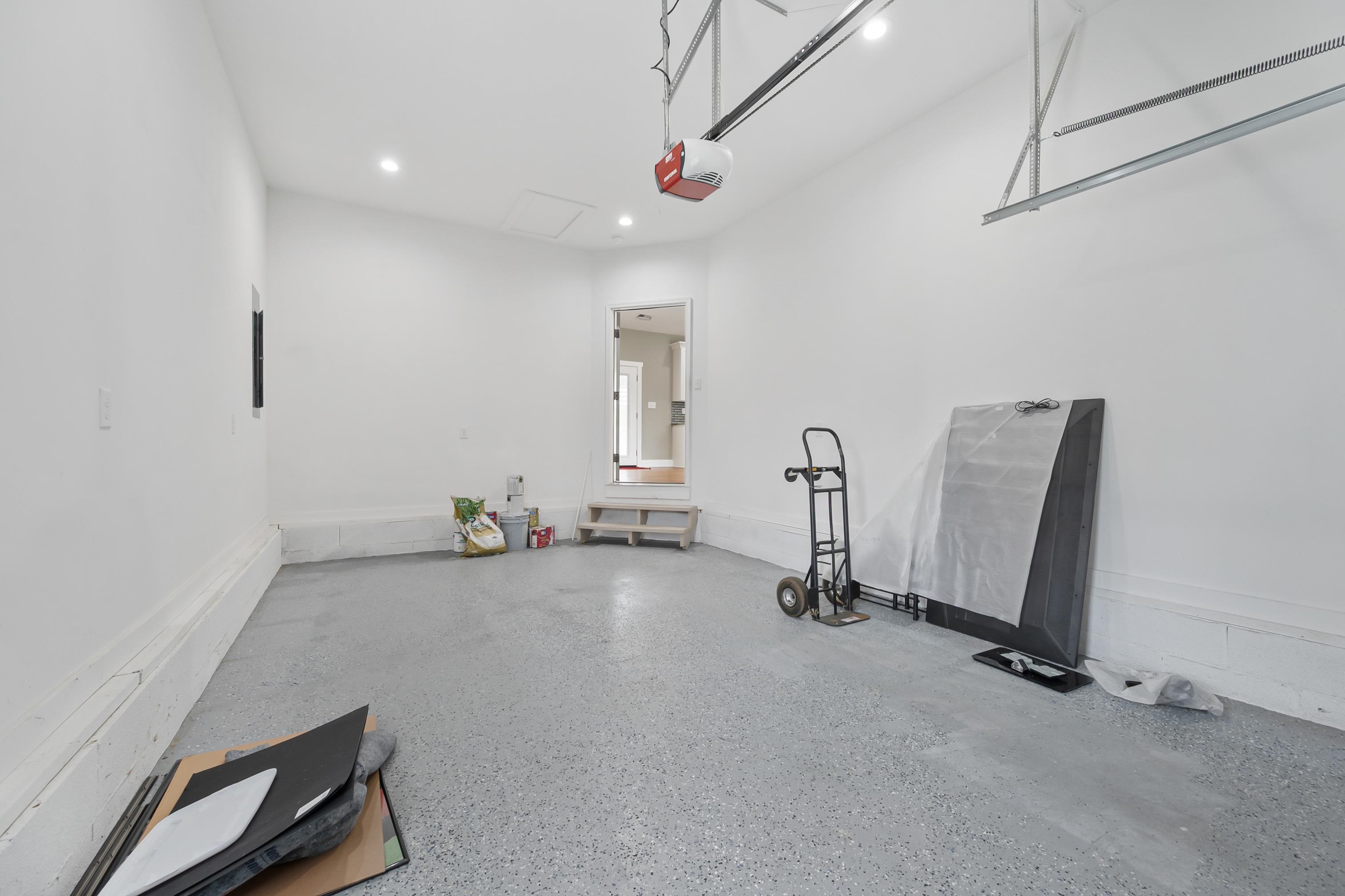 Wytheville, Virginia 24382, United States, 3 Bedrooms Bedrooms, ,3 BathroomsBathrooms,Residential,Pending,59893