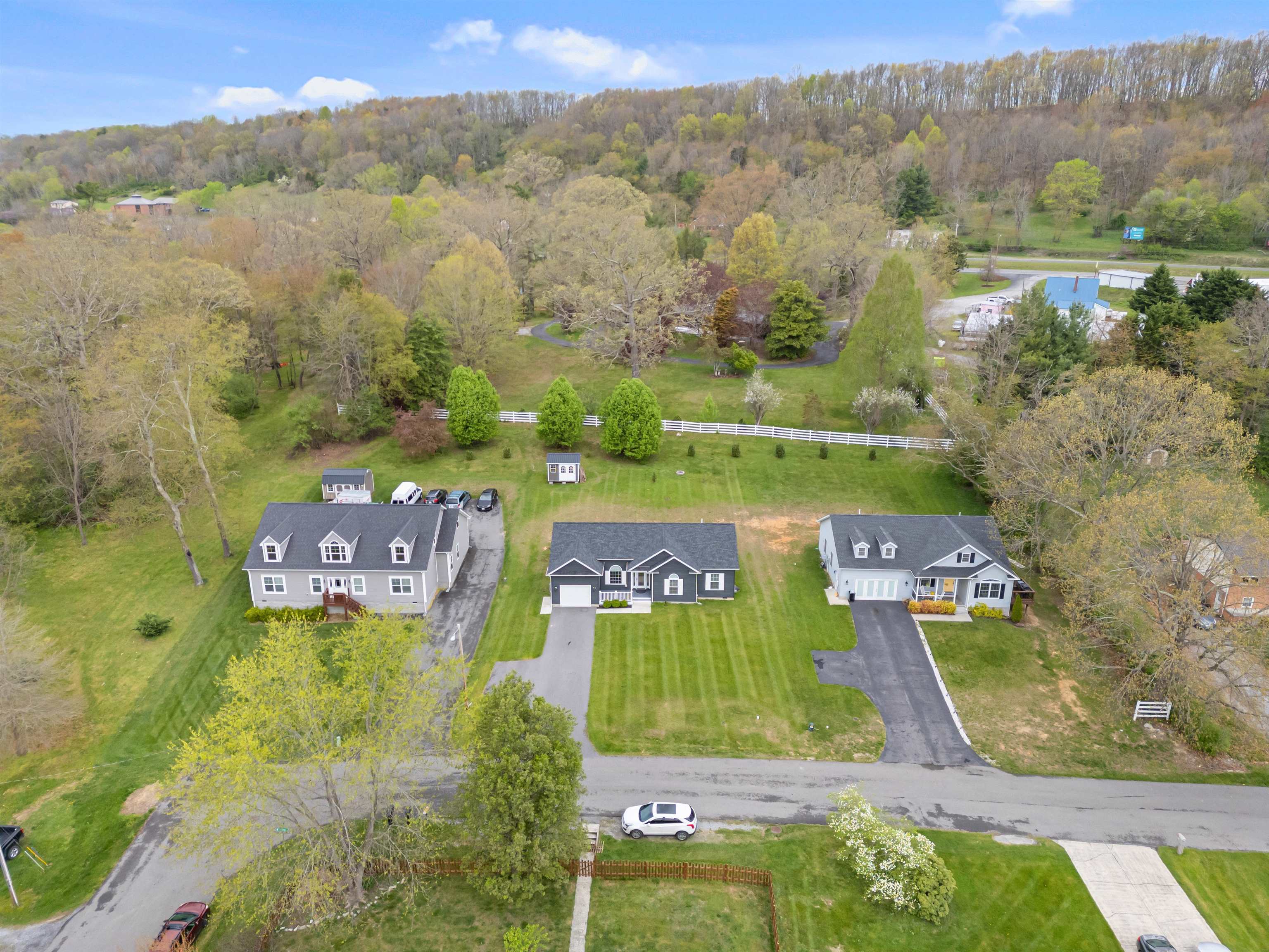 Wytheville, Virginia 24382, United States, 3 Bedrooms Bedrooms, ,3 BathroomsBathrooms,Residential,Pending,59893