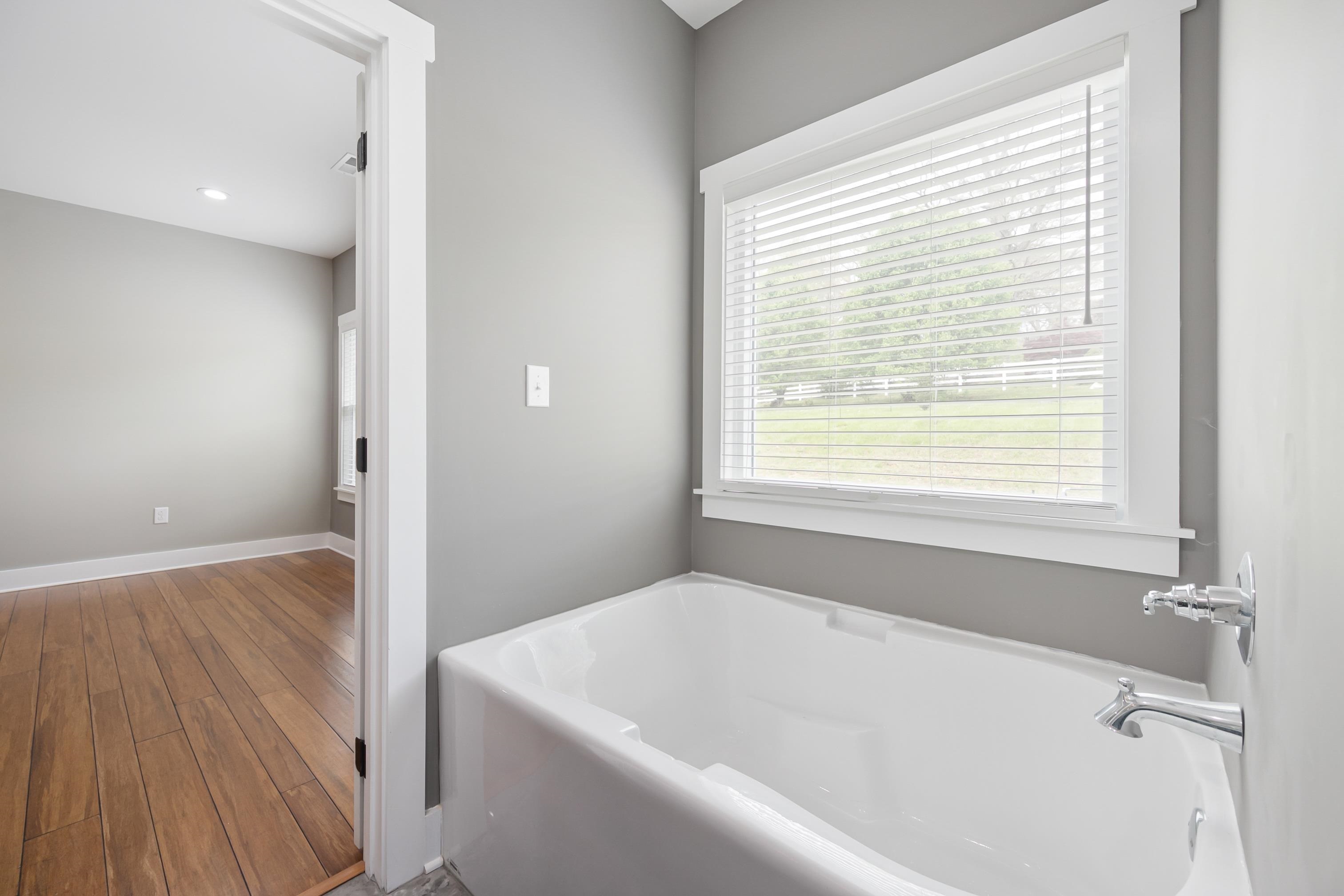 Wytheville, Virginia 24382, United States, 3 Bedrooms Bedrooms, ,3 BathroomsBathrooms,Residential,Pending,59893