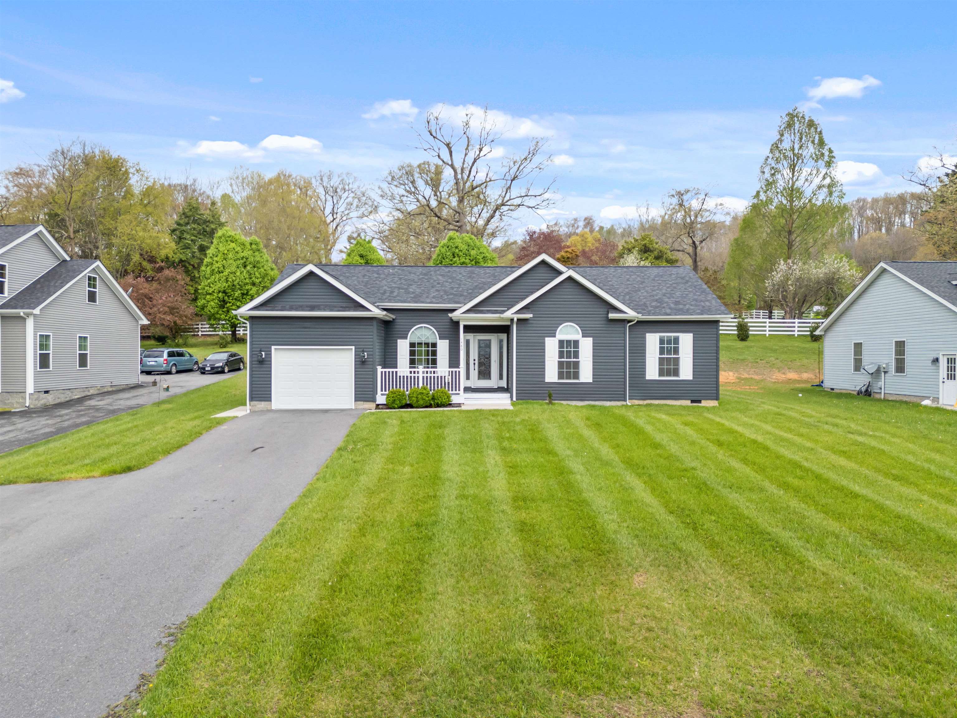 Wytheville, Virginia 24382, United States, 3 Bedrooms Bedrooms, ,3 BathroomsBathrooms,Residential,Pending,59893