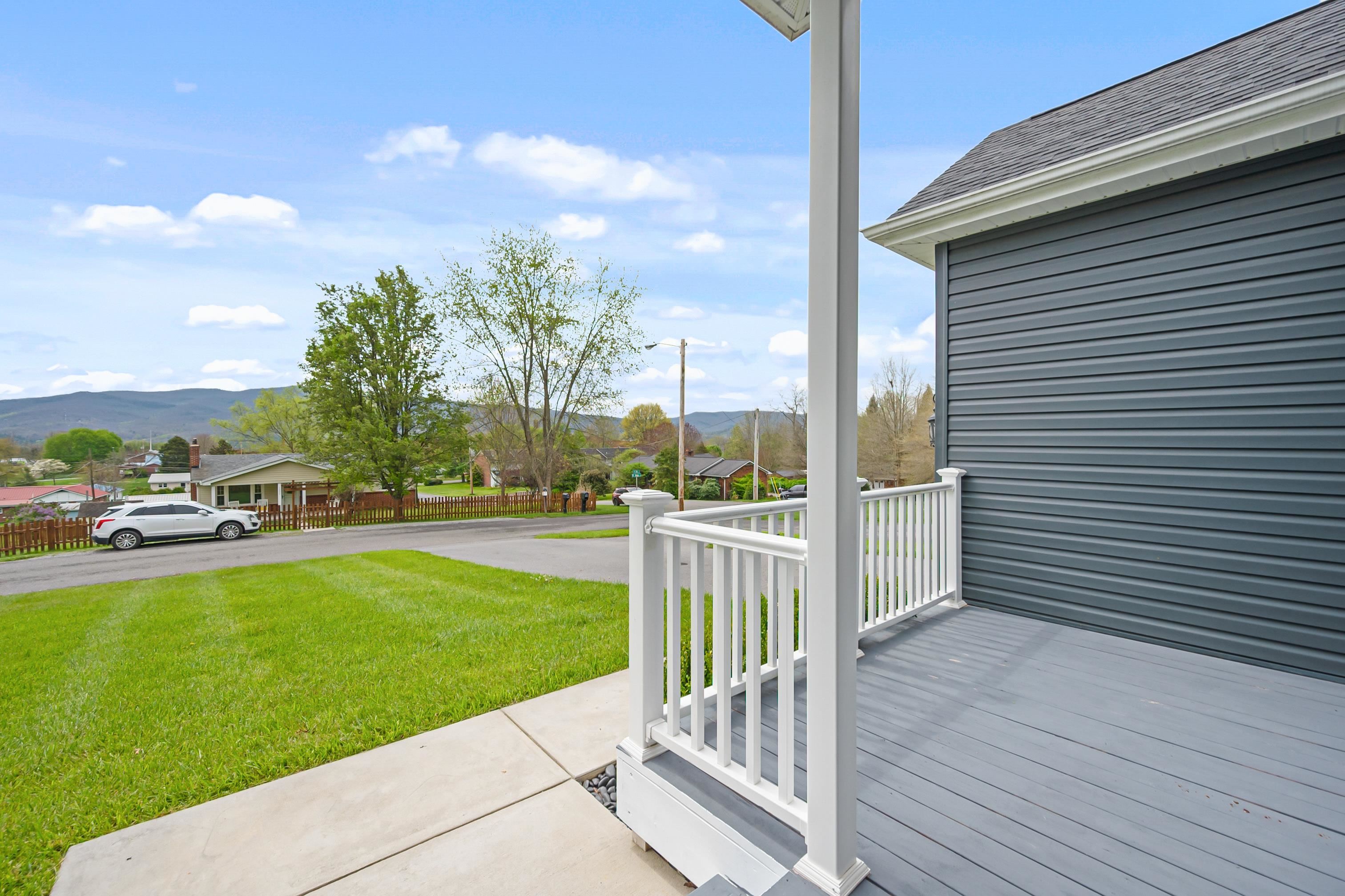 Wytheville, Virginia 24382, United States, 3 Bedrooms Bedrooms, ,3 BathroomsBathrooms,Residential,Pending,59893