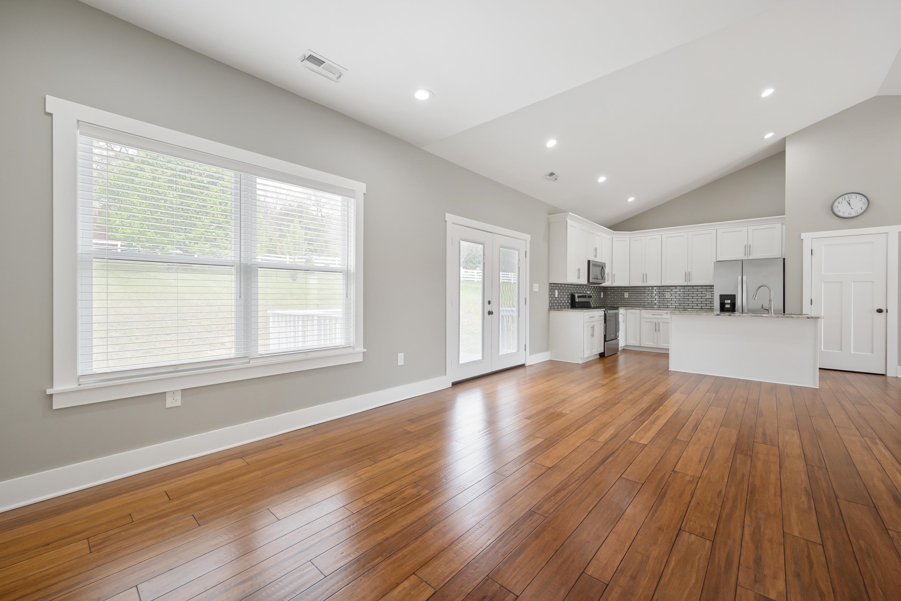 Wytheville, Virginia 24382, United States, 3 Bedrooms Bedrooms, ,3 BathroomsBathrooms,Residential,Pending,59893