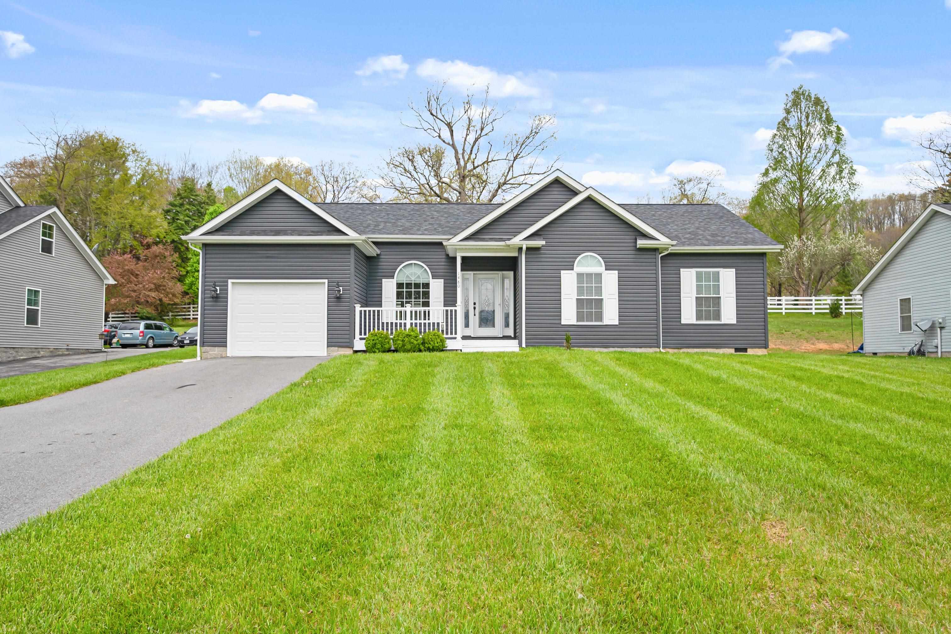 Wytheville, Virginia 24382, United States, 3 Bedrooms Bedrooms, ,3 BathroomsBathrooms,Residential,Pending,59893