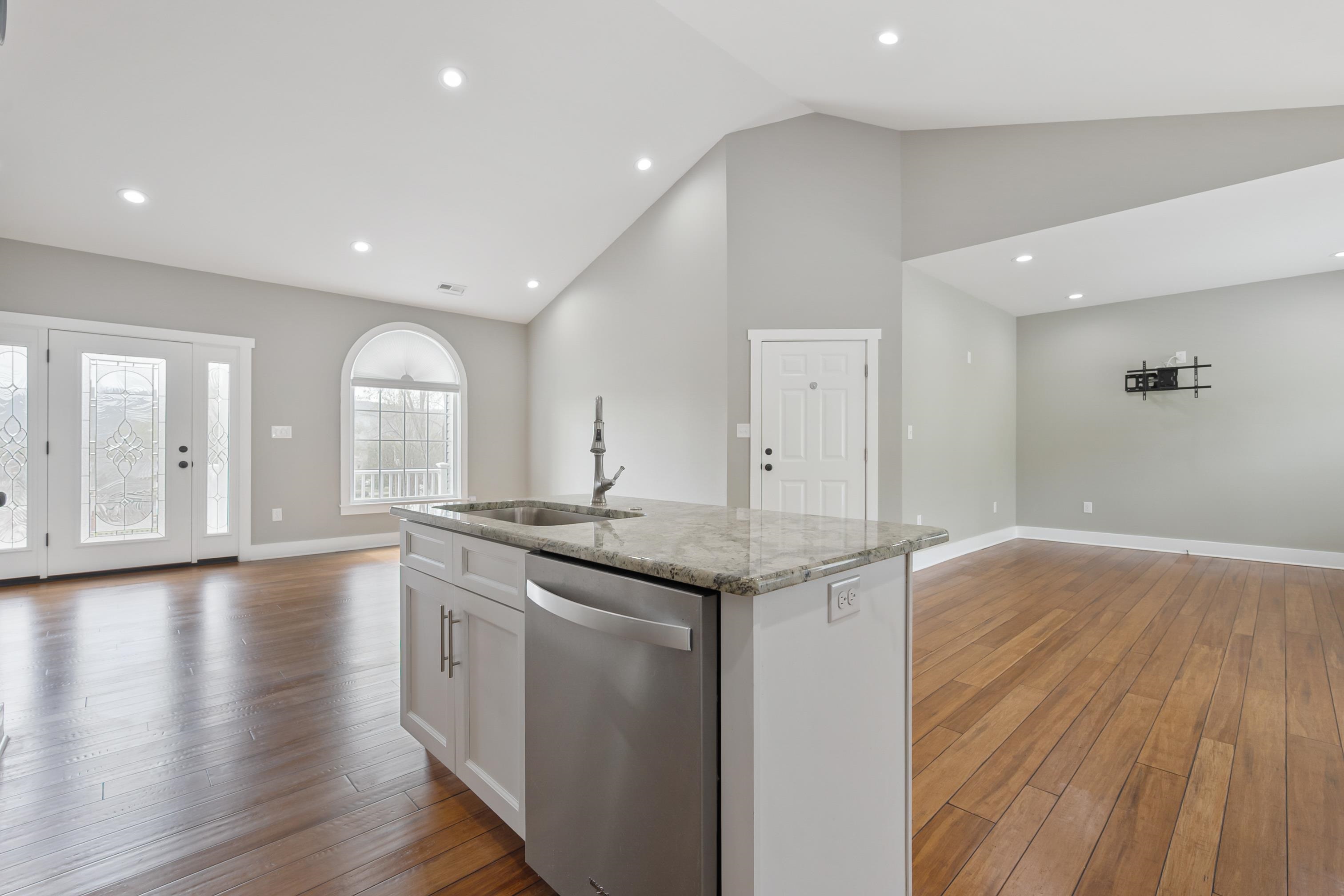 Wytheville, Virginia 24382, United States, 3 Bedrooms Bedrooms, ,3 BathroomsBathrooms,Residential,Pending,59893