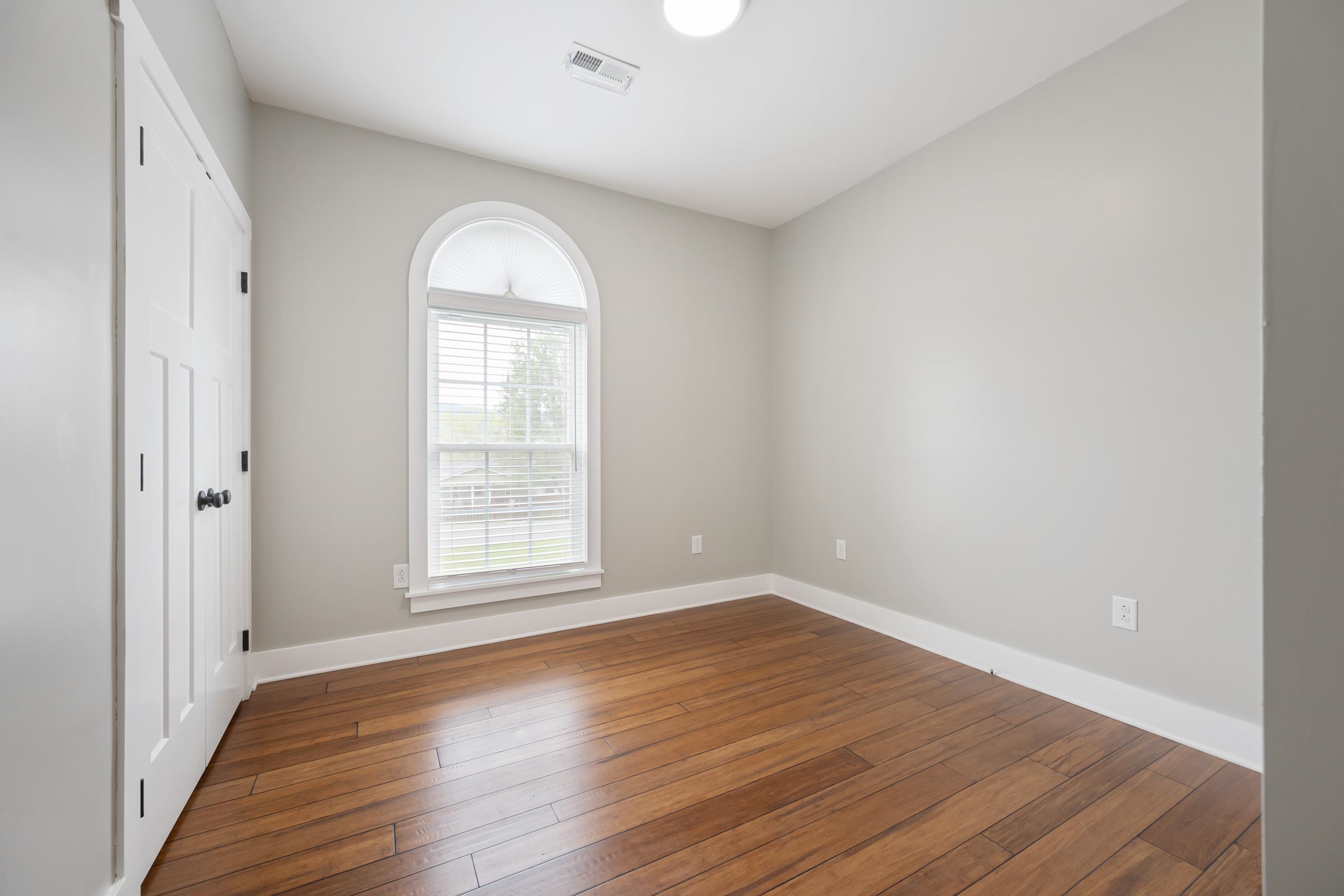 Wytheville, Virginia 24382, United States, 3 Bedrooms Bedrooms, ,3 BathroomsBathrooms,Residential,Pending,59893