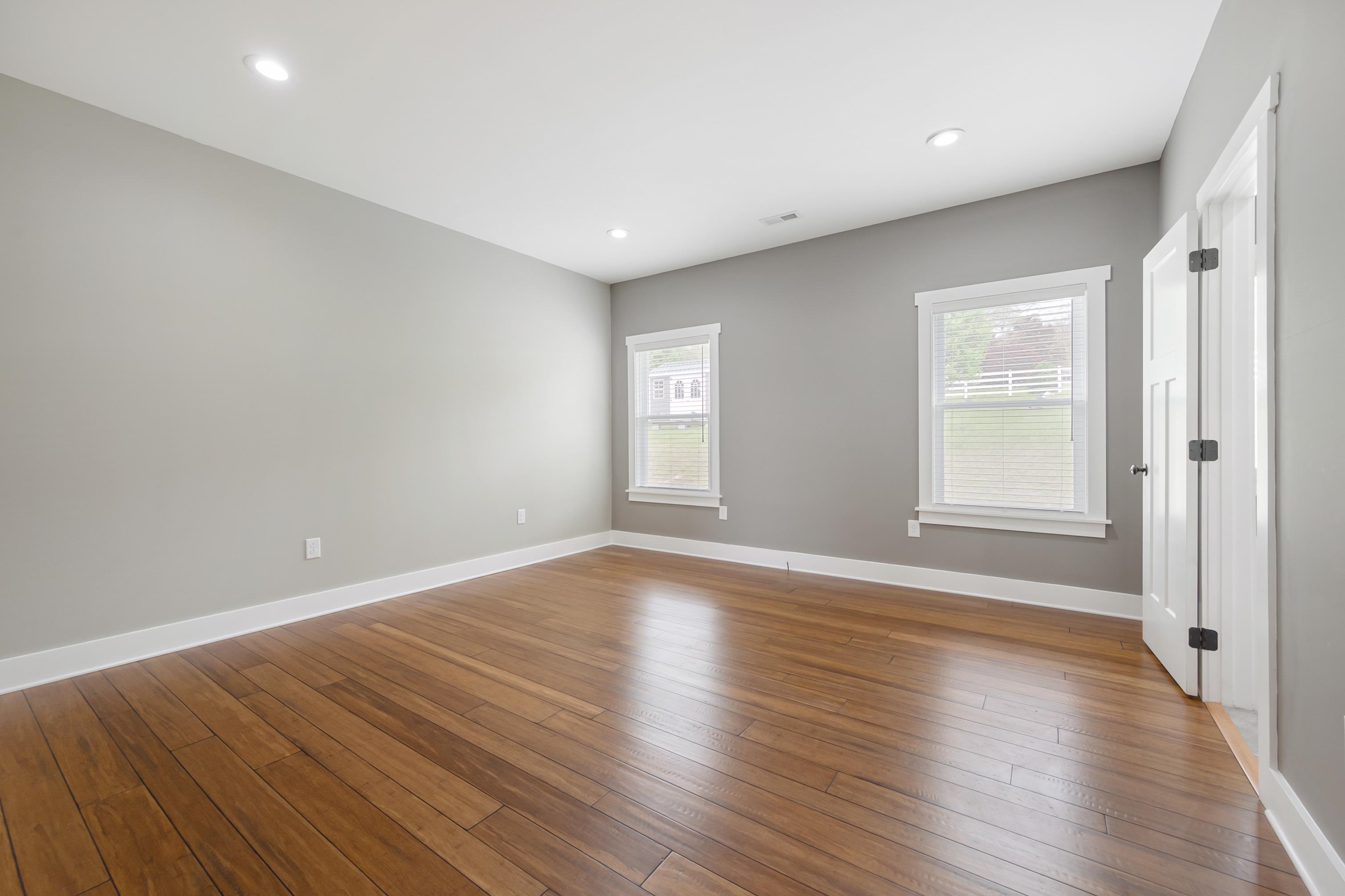 Wytheville, Virginia 24382, United States, 3 Bedrooms Bedrooms, ,3 BathroomsBathrooms,Residential,Pending,59893