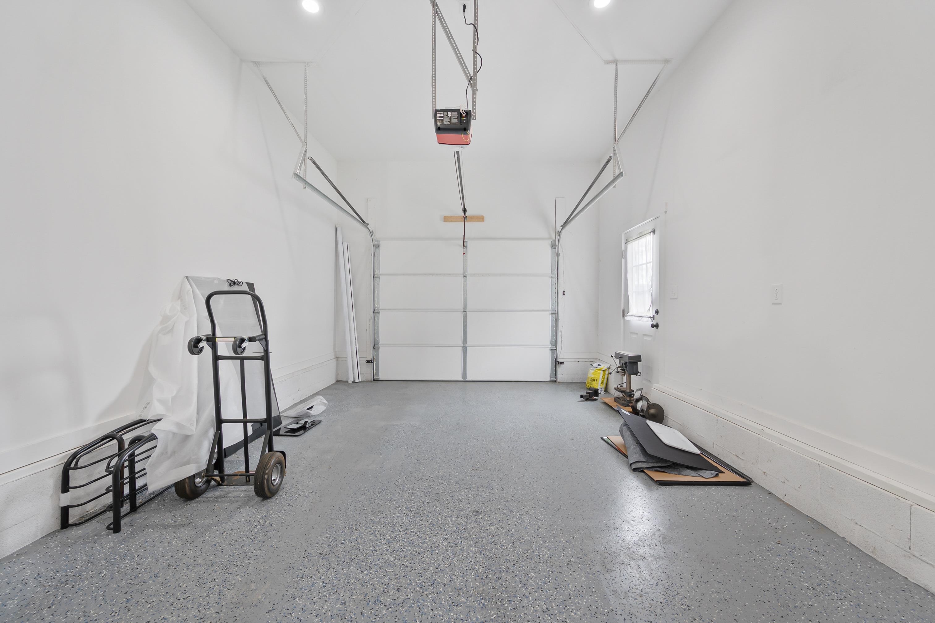 Wytheville, Virginia 24382, United States, 3 Bedrooms Bedrooms, ,3 BathroomsBathrooms,Residential,Pending,59893