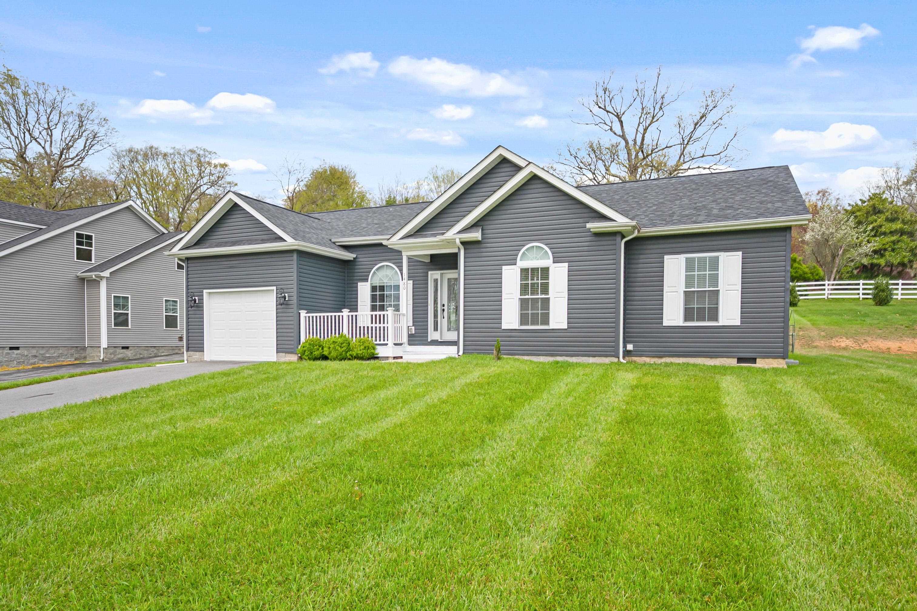 Wytheville, Virginia 24382, United States, 3 Bedrooms Bedrooms, ,3 BathroomsBathrooms,Residential,Pending,59893