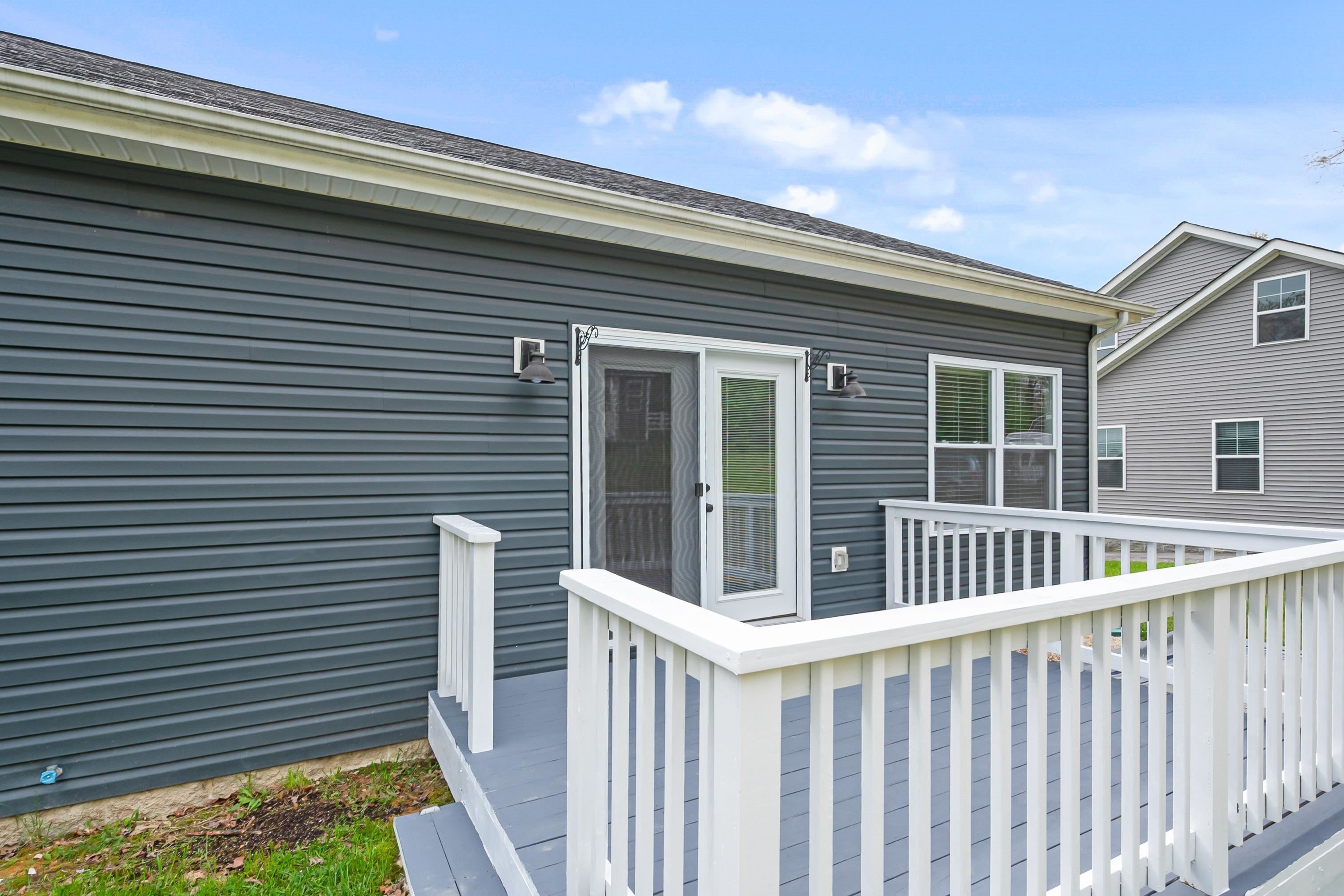 Wytheville, Virginia 24382, United States, 3 Bedrooms Bedrooms, ,3 BathroomsBathrooms,Residential,Pending,59893