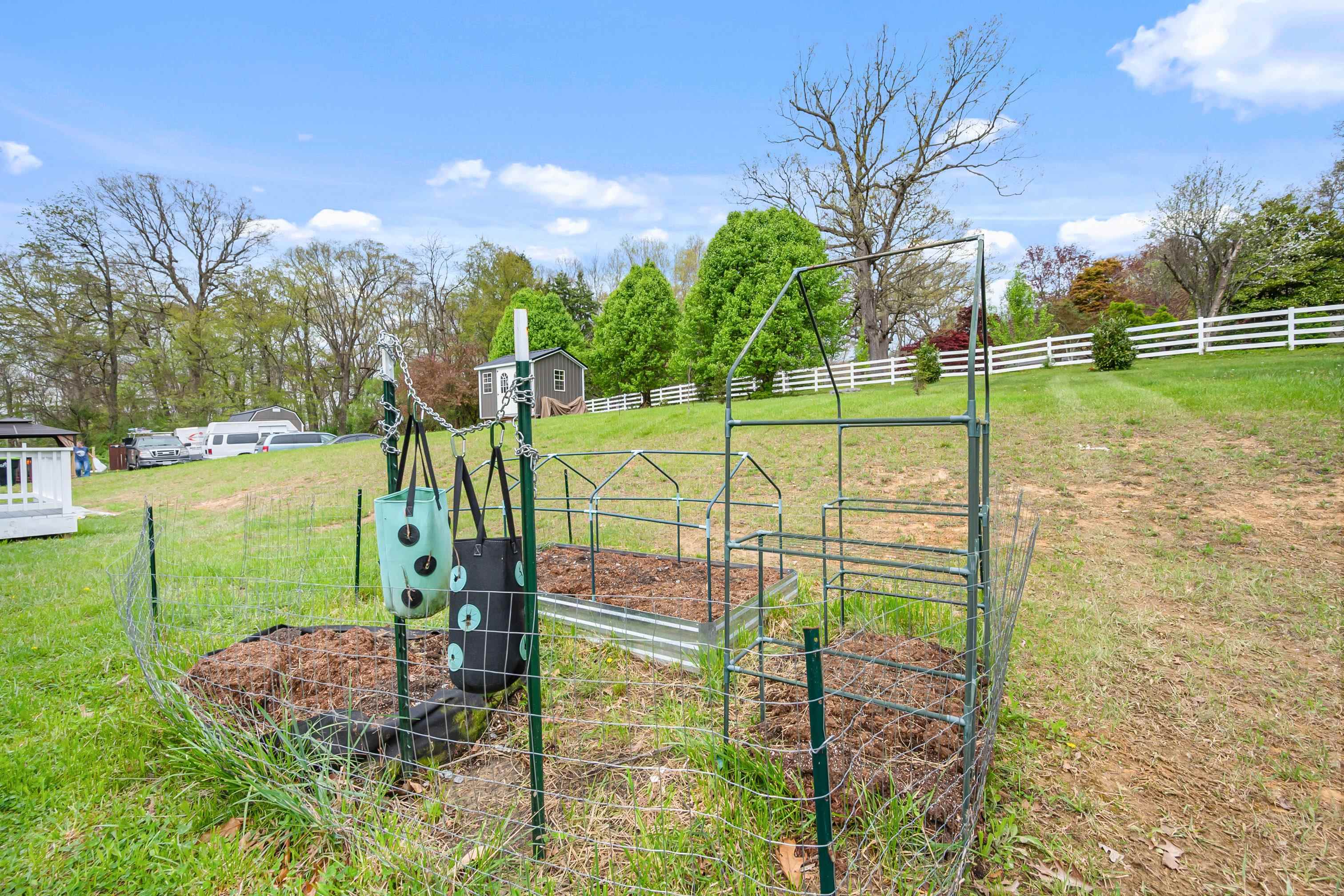 Wytheville, Virginia 24382, United States, 3 Bedrooms Bedrooms, ,3 BathroomsBathrooms,Residential,Pending,59893