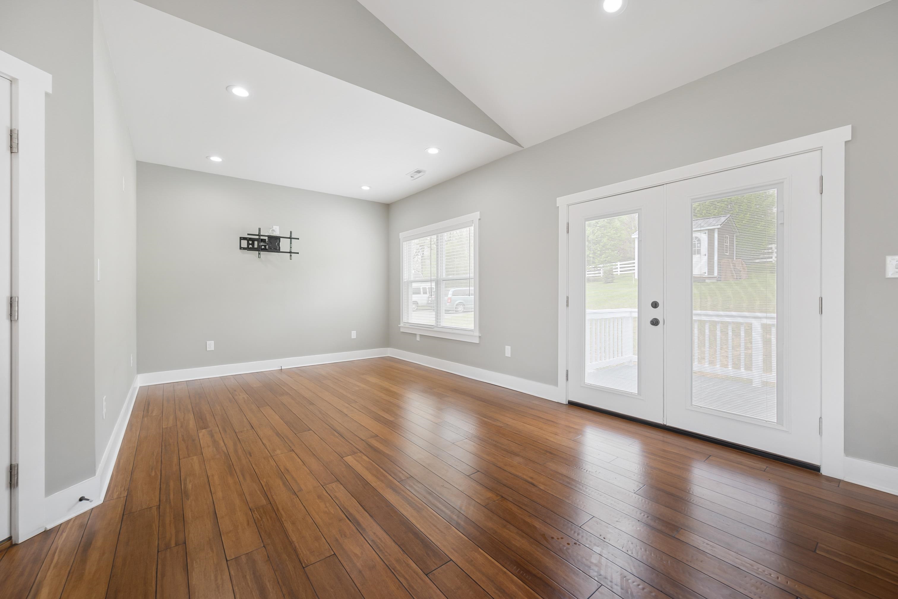 Wytheville, Virginia 24382, United States, 3 Bedrooms Bedrooms, ,3 BathroomsBathrooms,Residential,Pending,59893