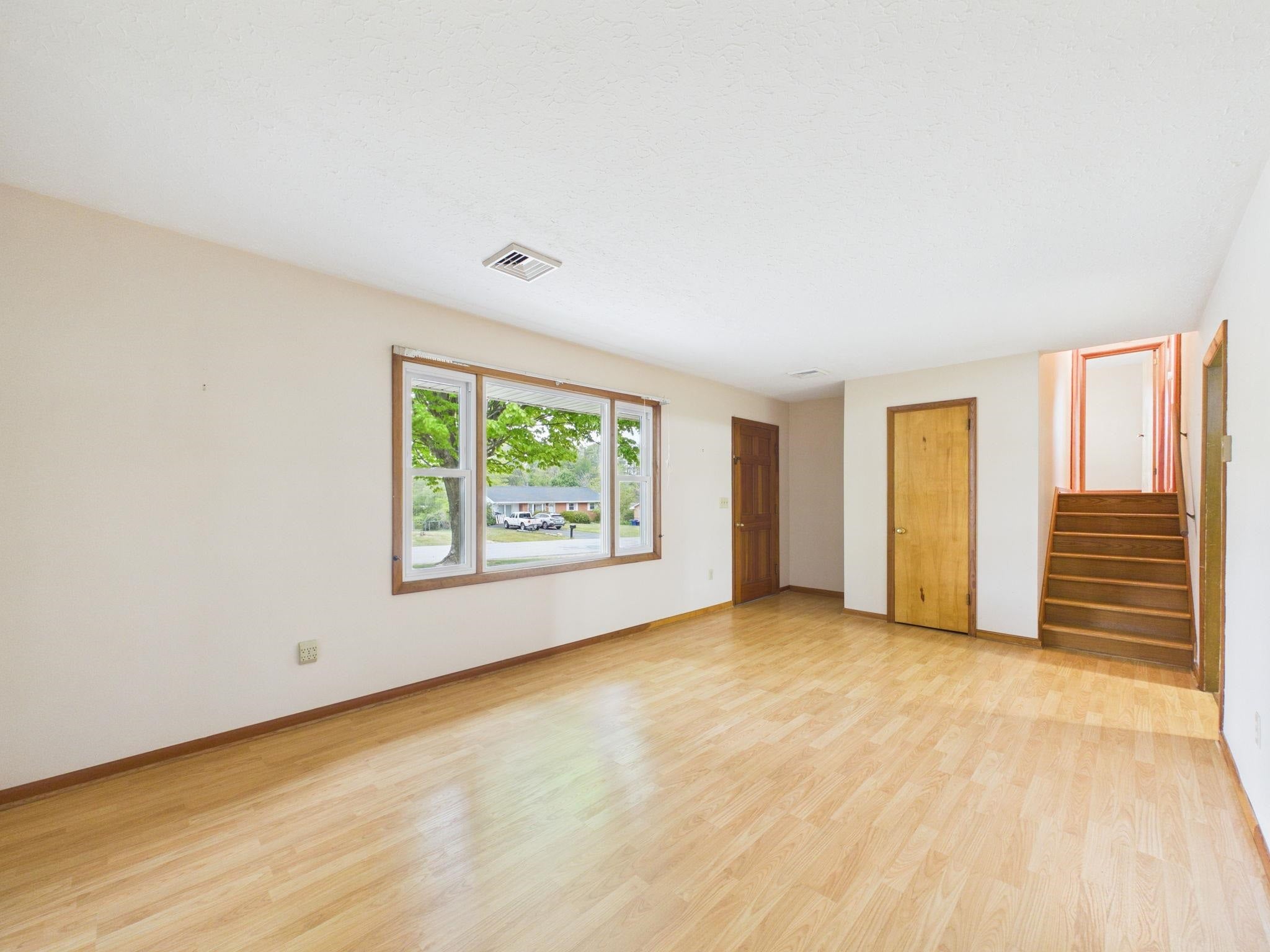 405 Maple Drive SE