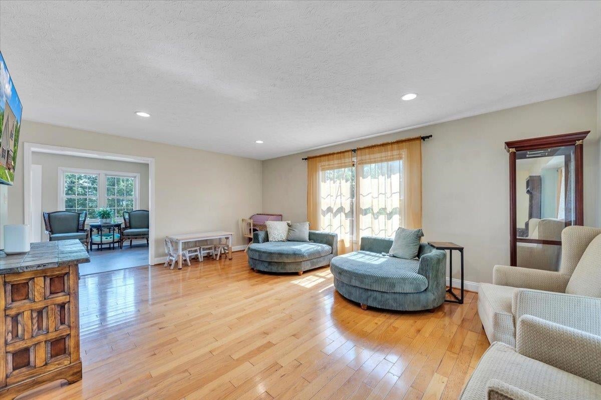 20 Wood Ridge Drive