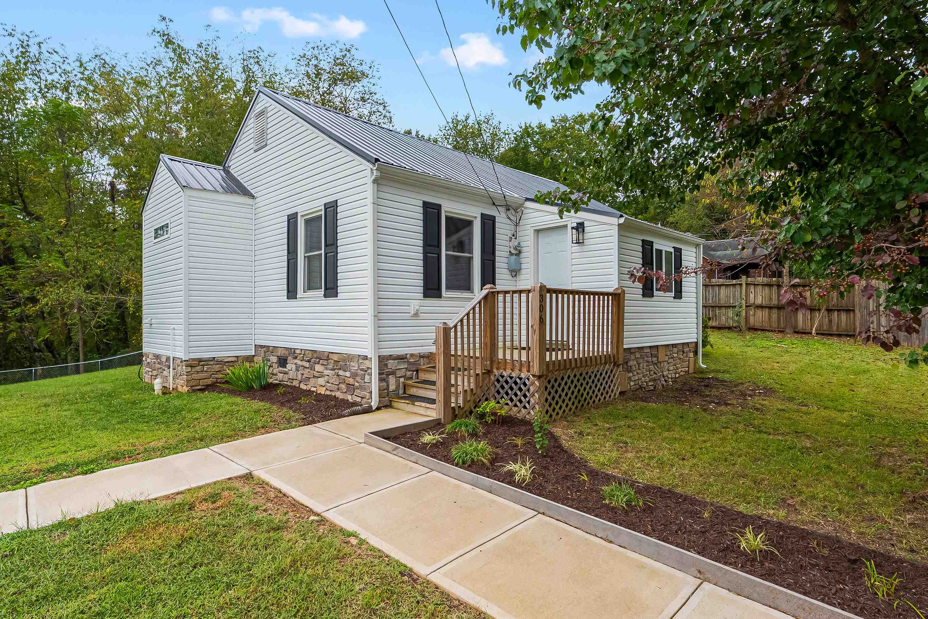 Radford, Virginia 24141, United States, 2 Bedrooms Bedrooms, ,1 BathroomBathrooms,Residential,Active,223716