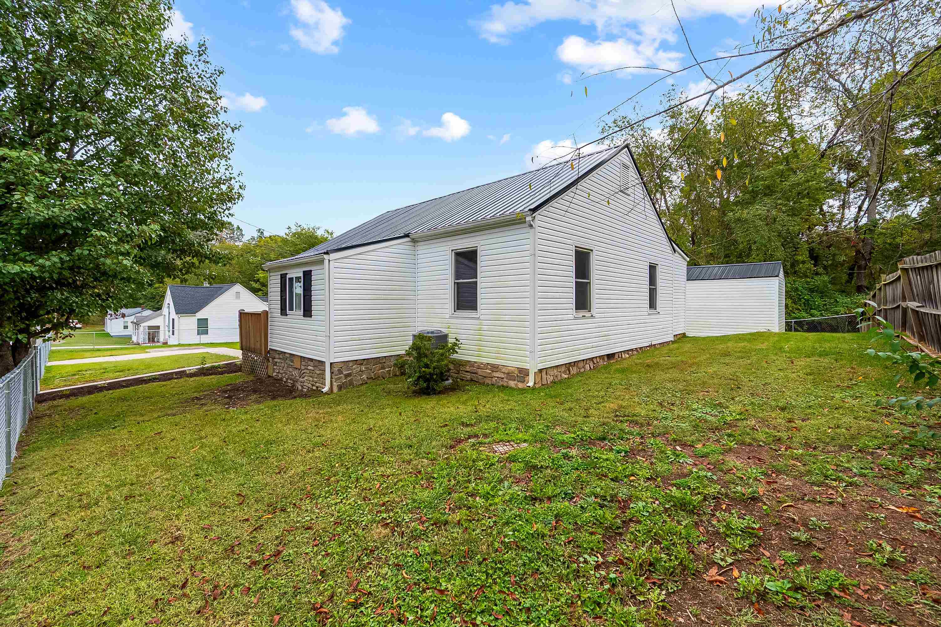 Radford, Virginia 24141, United States, 2 Bedrooms Bedrooms, ,1 BathroomBathrooms,Residential,Active,223716