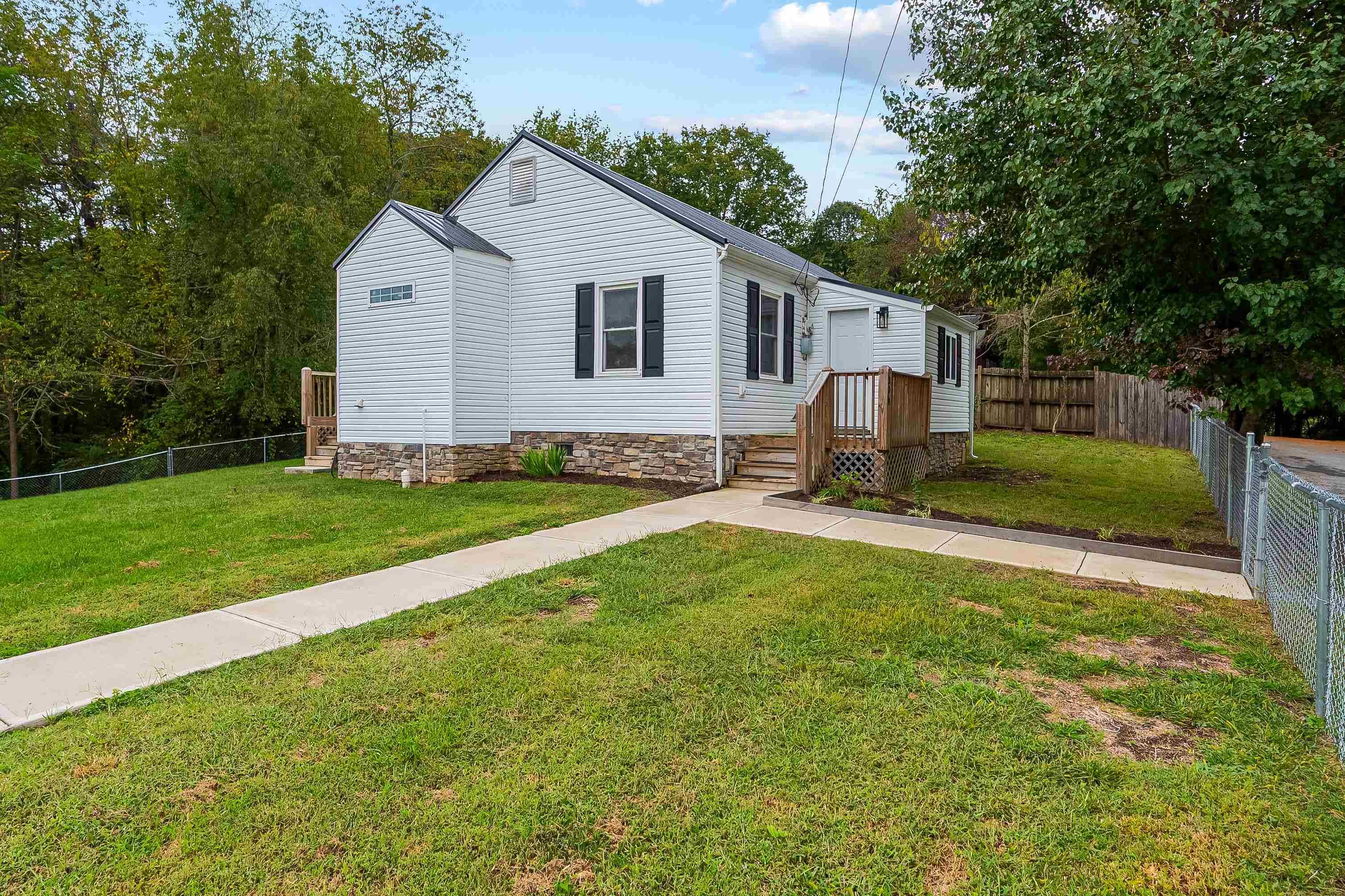 Radford, Virginia 24141, United States, 2 Bedrooms Bedrooms, ,1 BathroomBathrooms,Residential,Active,223716