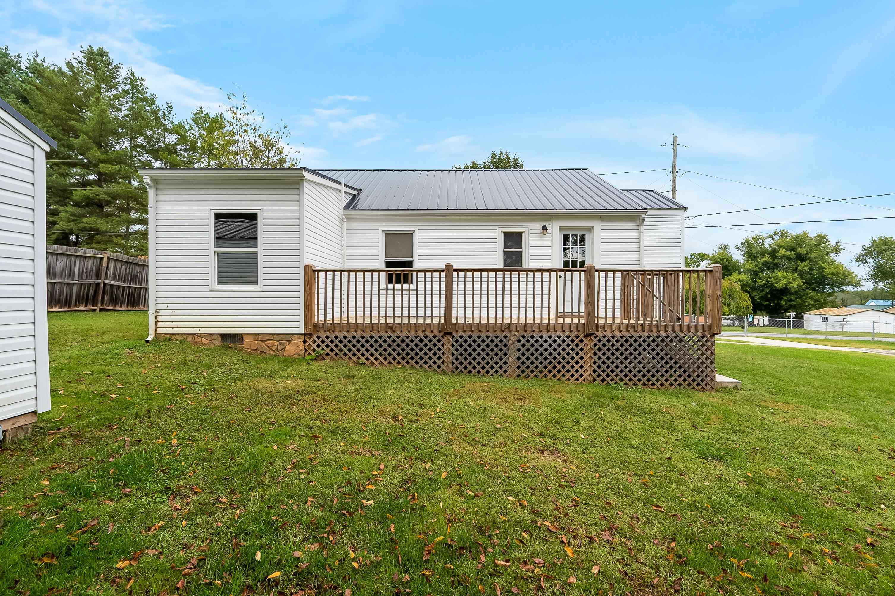 Radford, Virginia 24141, United States, 2 Bedrooms Bedrooms, ,1 BathroomBathrooms,Residential,Active,223716