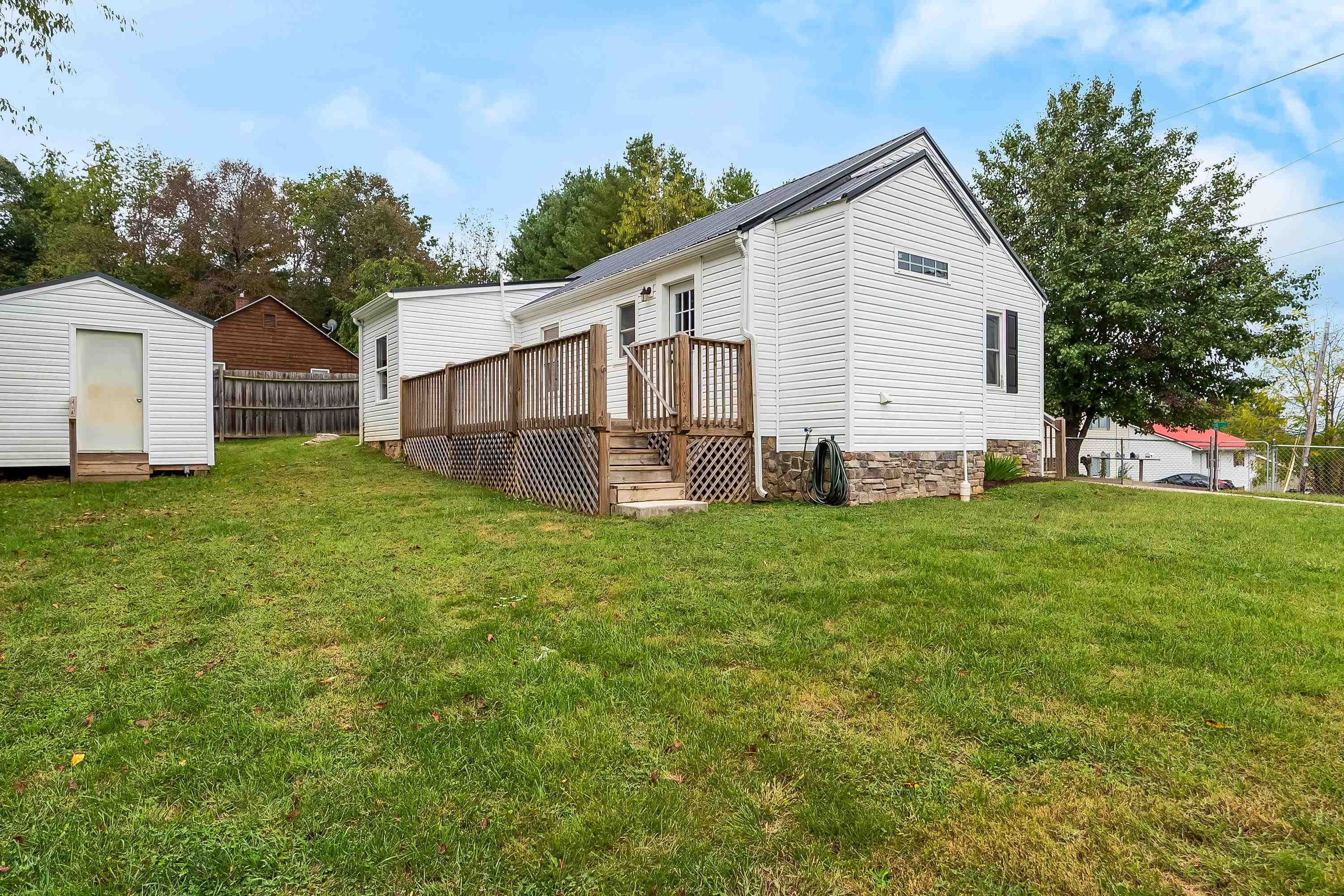 Radford, Virginia 24141, United States, 2 Bedrooms Bedrooms, ,1 BathroomBathrooms,Residential,Active,223716