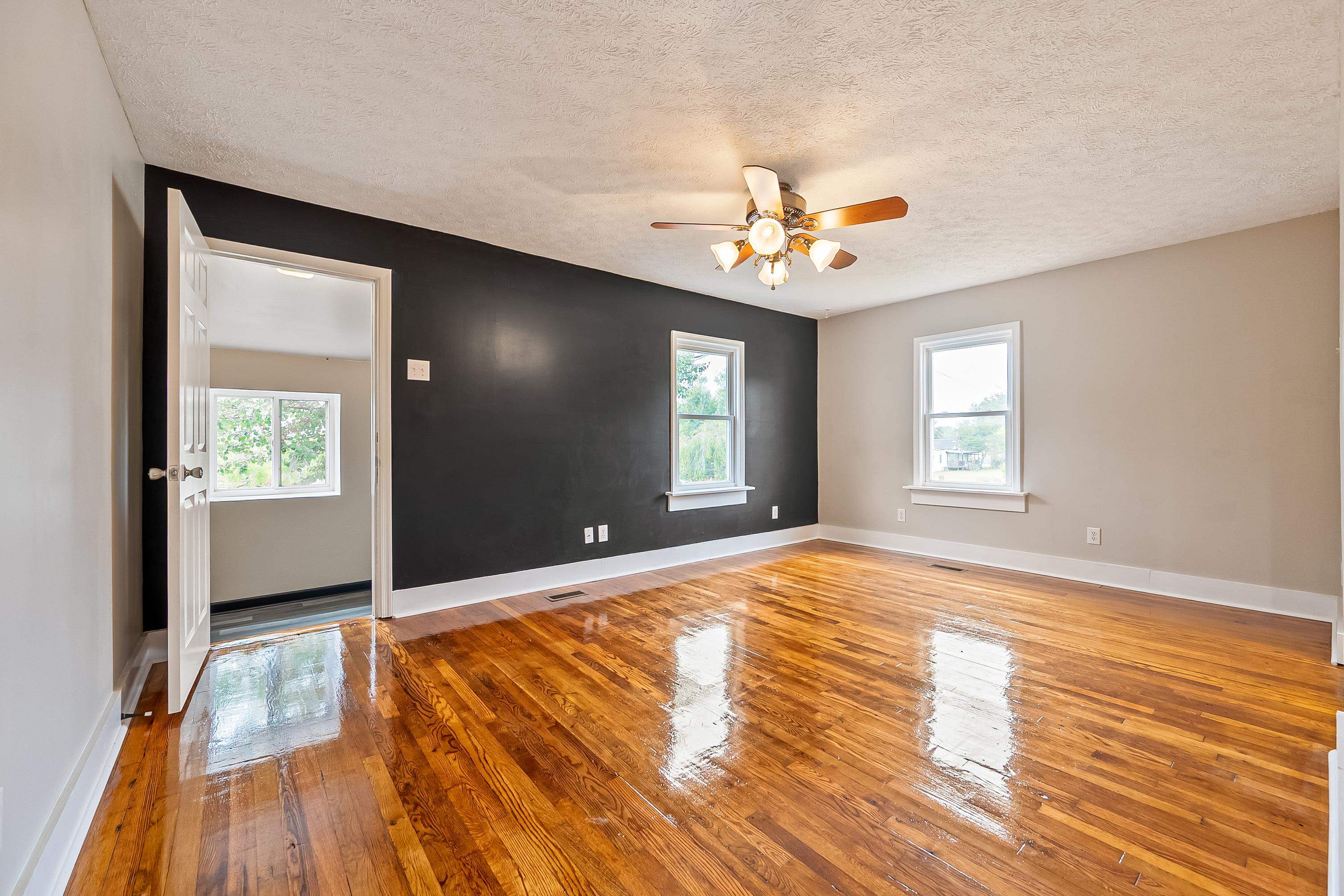 Radford, Virginia 24141, United States, 2 Bedrooms Bedrooms, ,1 BathroomBathrooms,Residential,Active,223716